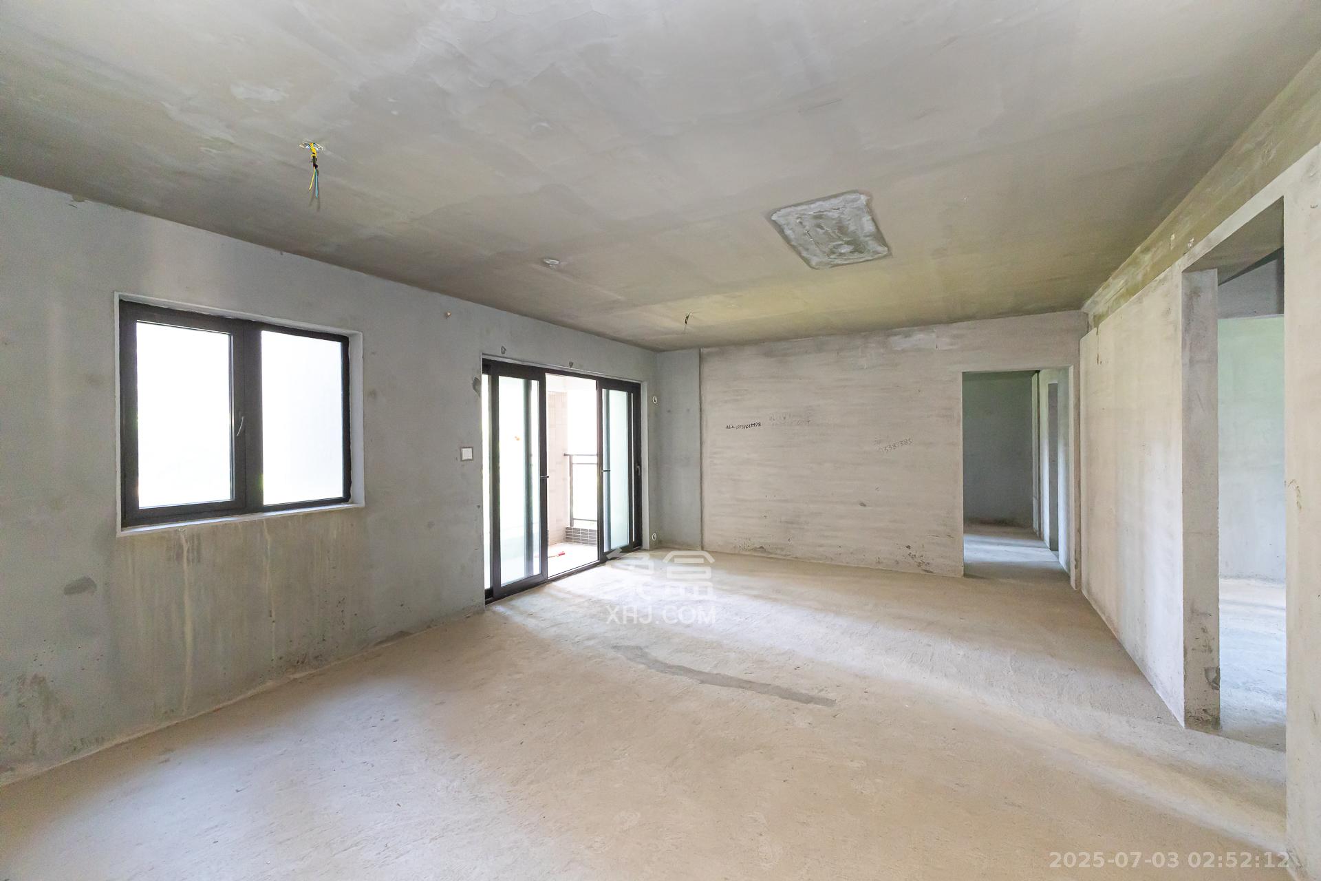 时代倾城五期 4室2厅2卫 90.0万 时代倾城五期 4室2厅2卫 90.0万客厅