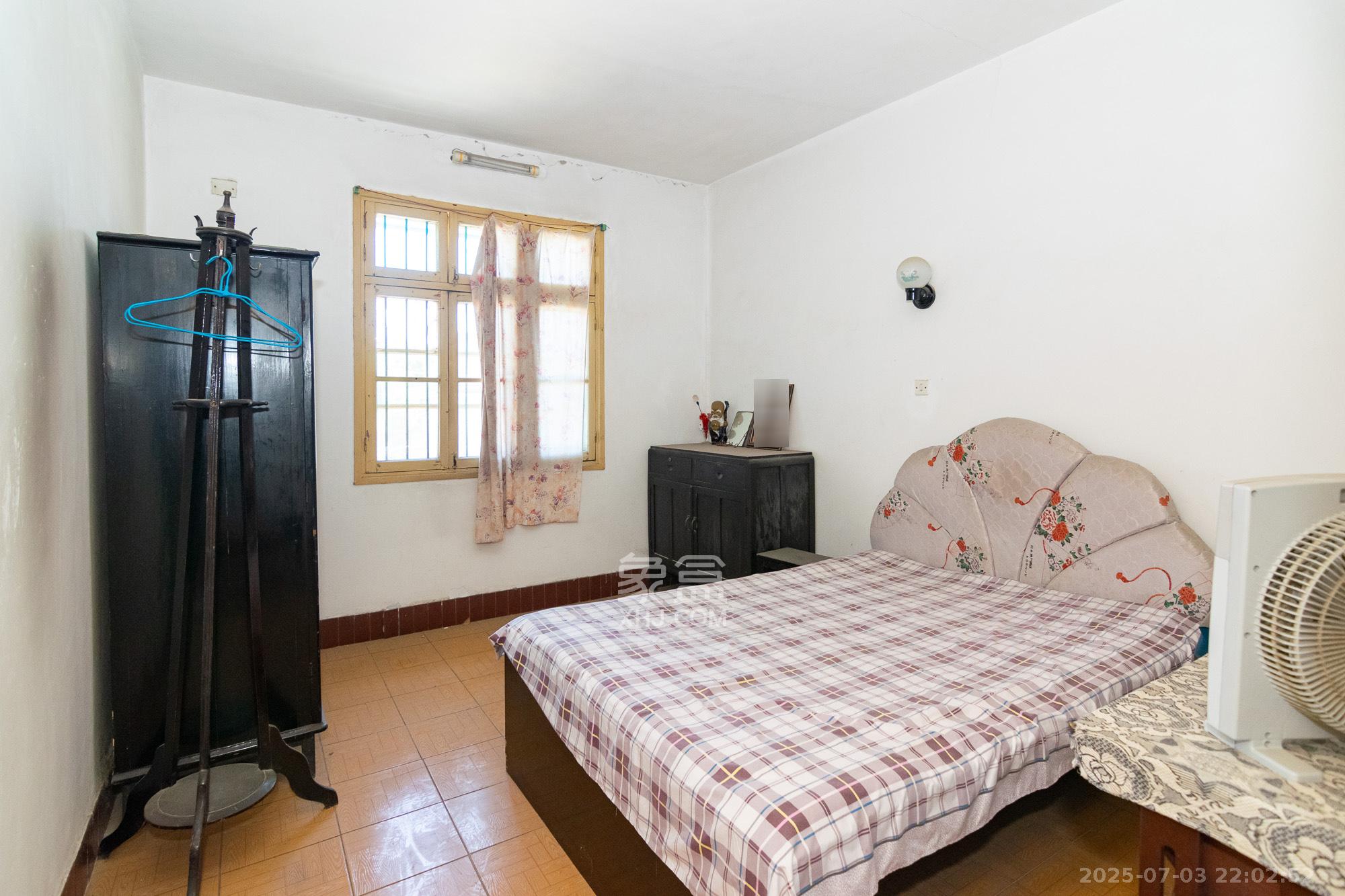 高塘岭镇体育西路散盘(体工路)  3室2厅1卫    32.0万 高塘岭镇体育西路散盘(体工路)  3室2厅1卫    32.0万卧室