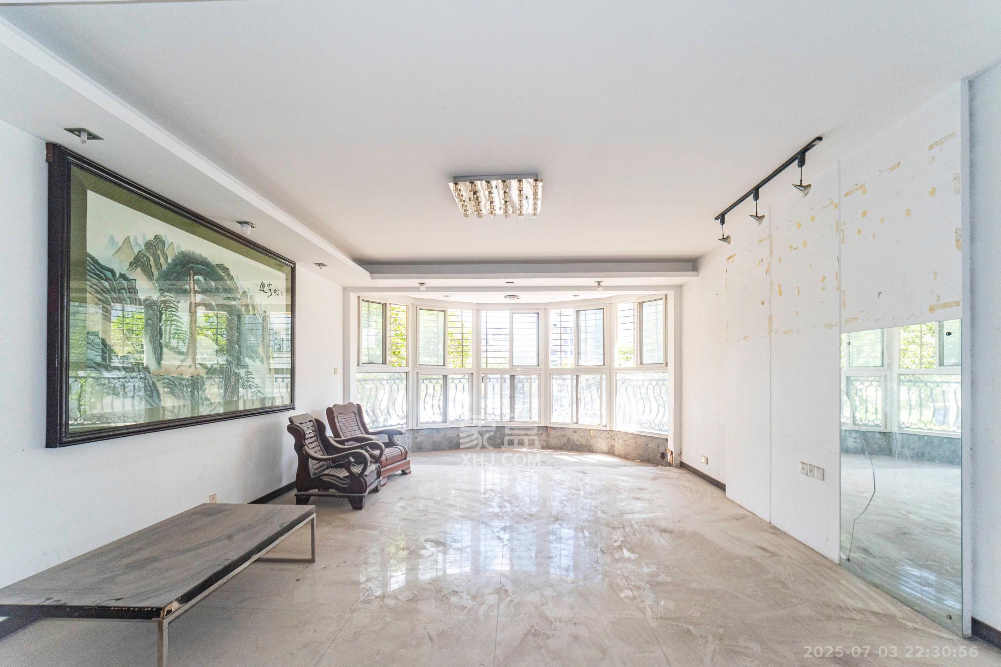 农行金穗小区(农行金穗家园)  4室2厅2卫    79.8万 农行金穗小区(农行金穗家园)  4室2厅2卫    79.8万客厅