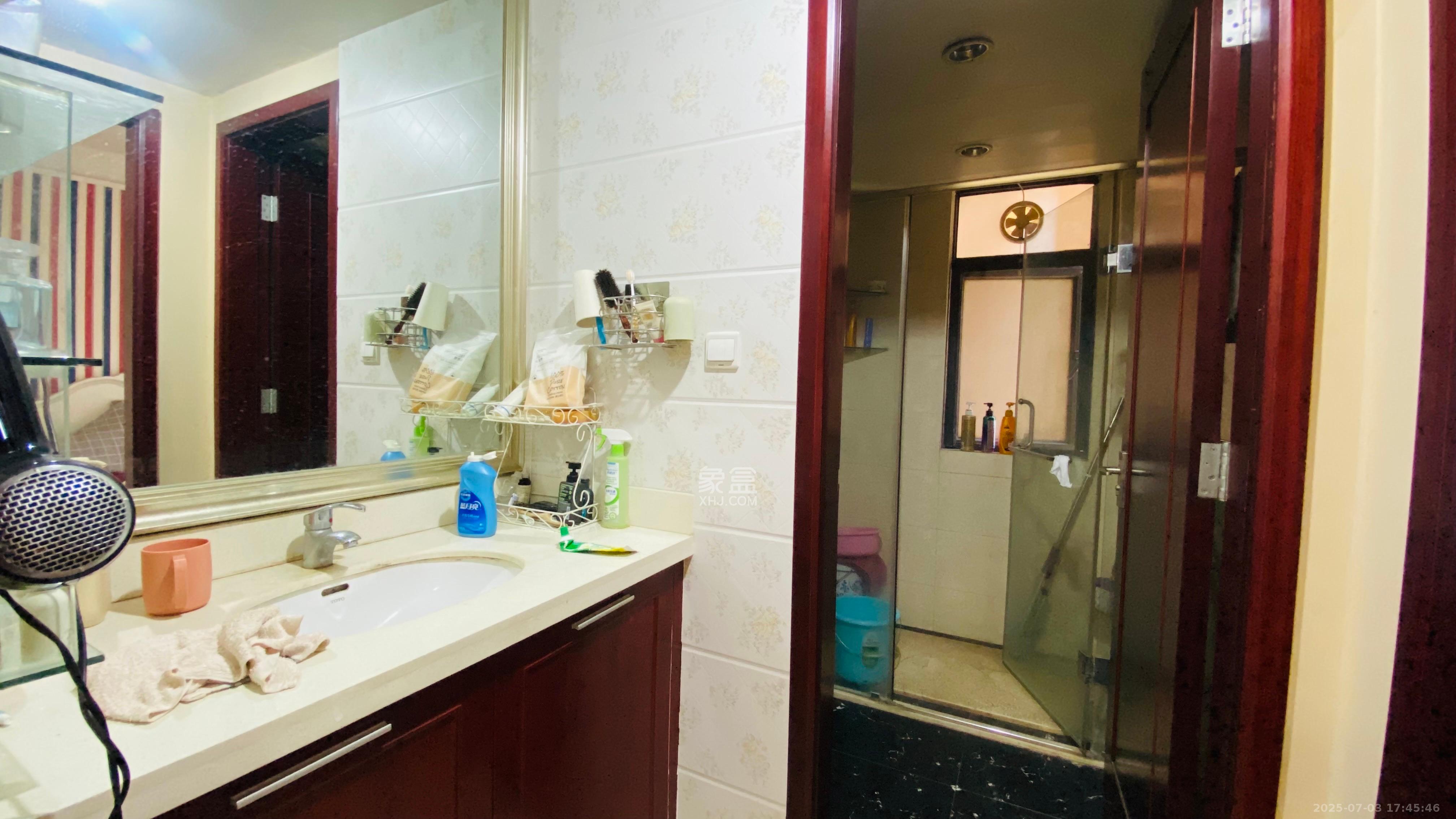 中海国际二期  3室2厅1卫    2200.0元/月 中海国际二期  3室2厅1卫    2200.0元/月室内图