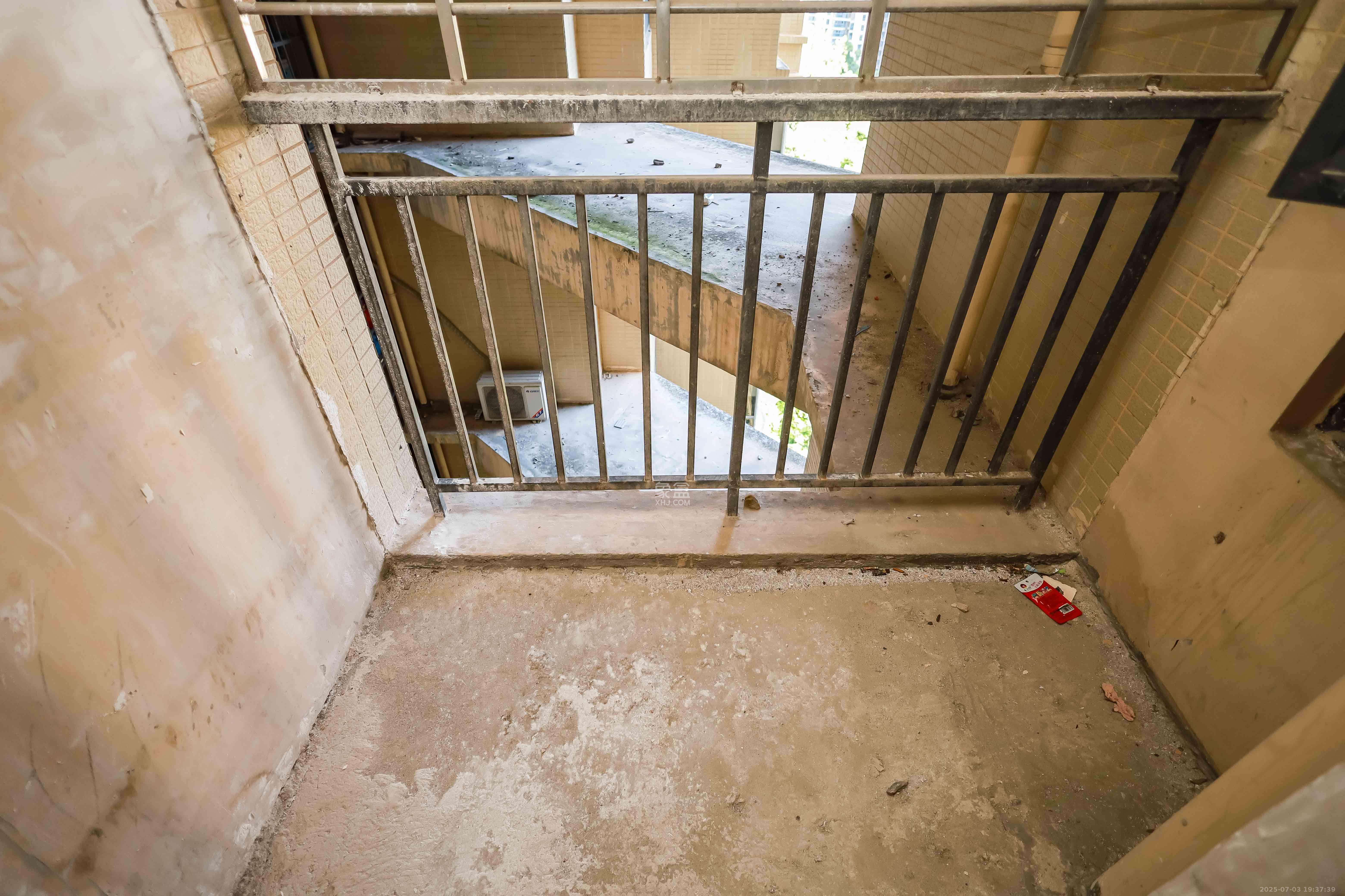 保利麓谷林语C区 3室2厅1卫 80.0万 保利麓谷林语C区 3室2厅1卫 80.0万阳台