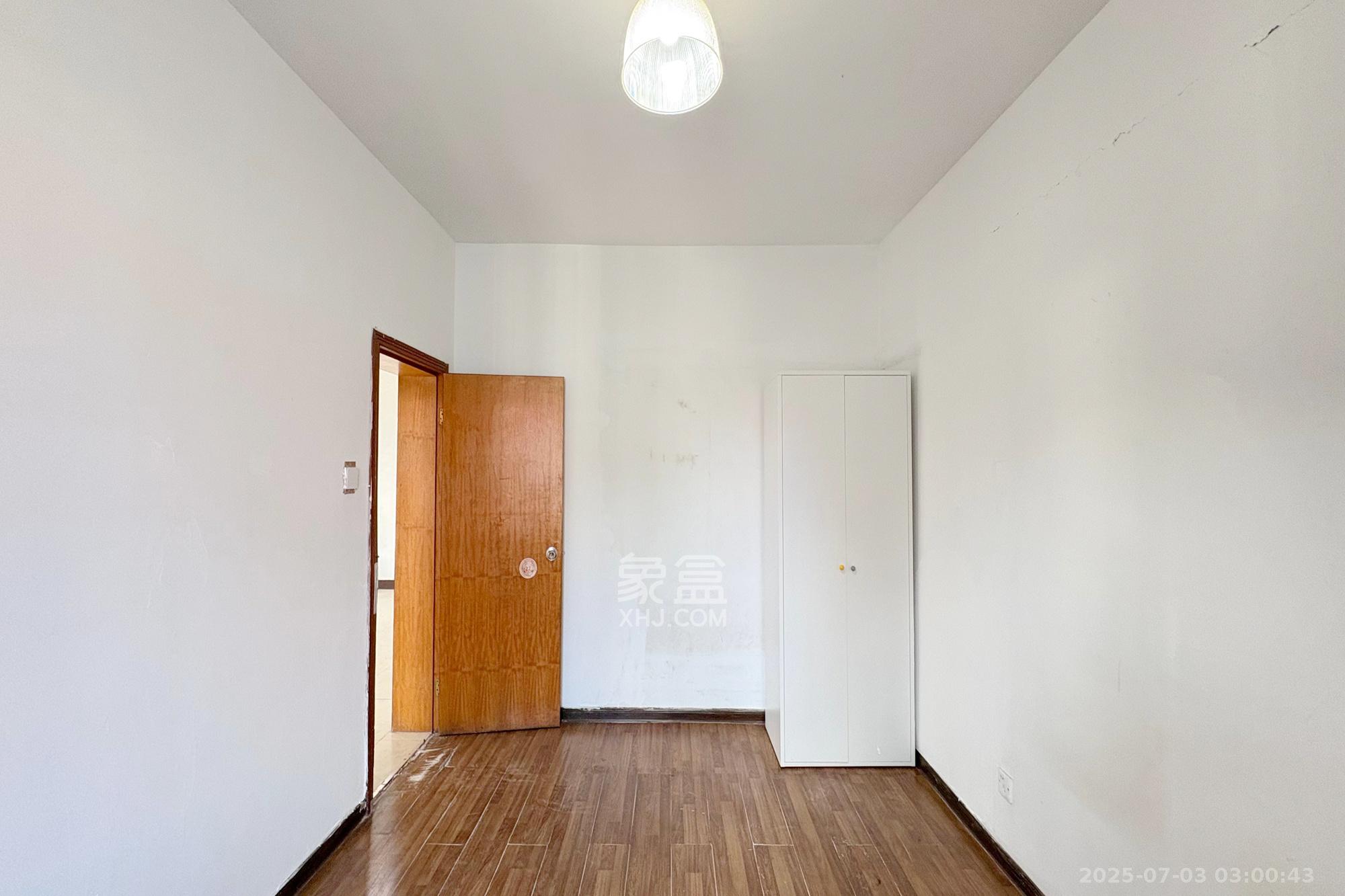 竹园公寓  2室2厅1卫    56.0万 竹园公寓  2室2厅1卫    56.0万卧室