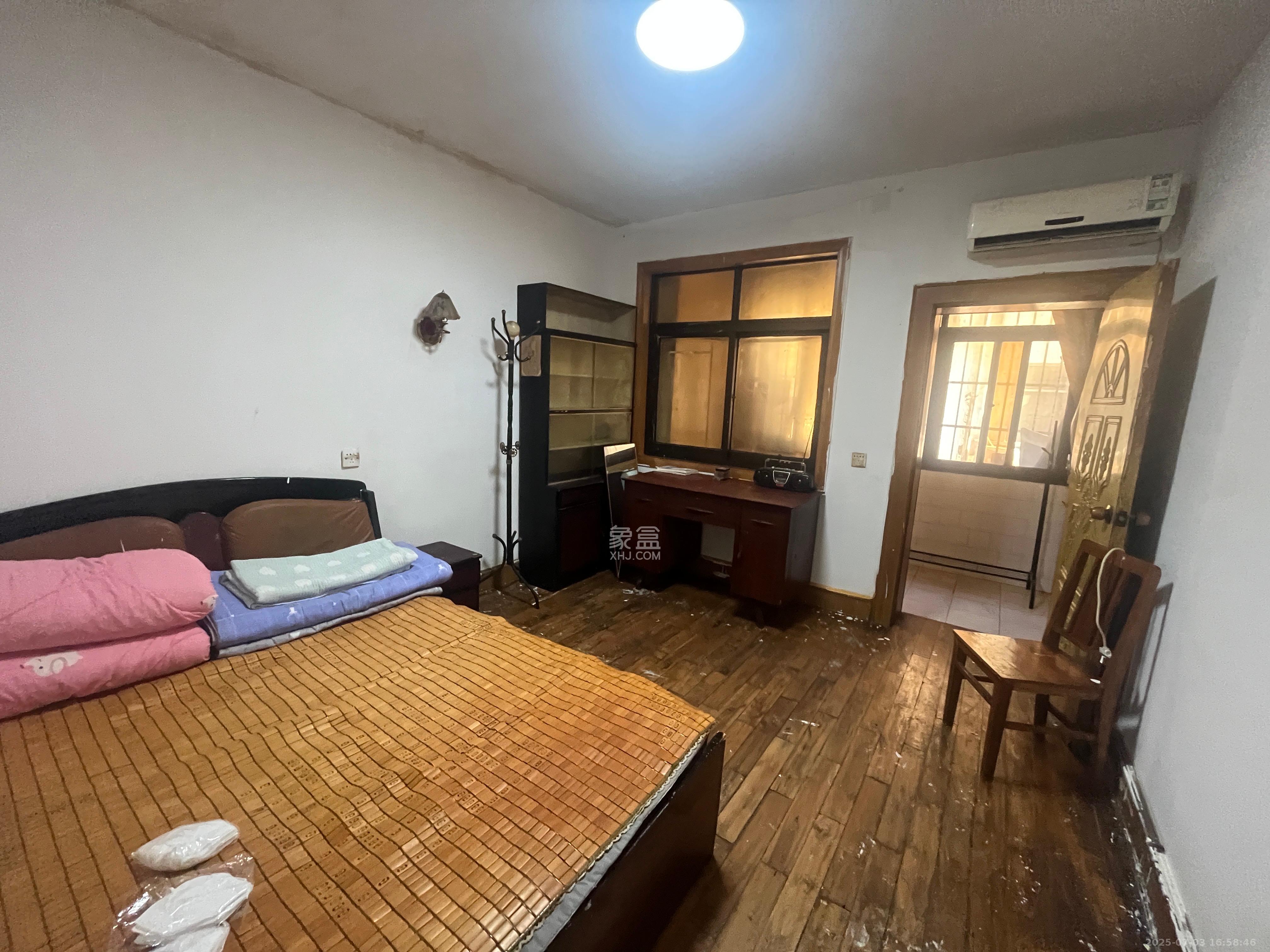 环城堤综合楼（产权如意街综合楼）  1室0厅0卫   2100.00元/月室内图