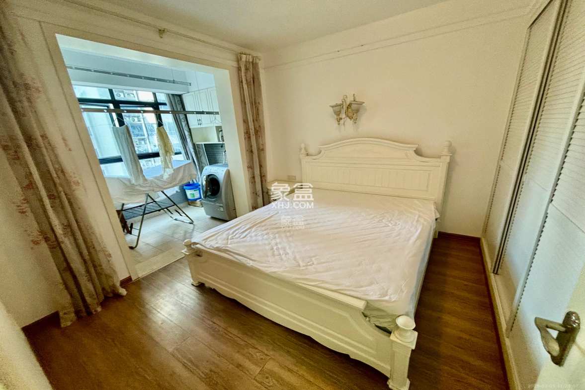 五一大道202(中环壹世界)  3室2厅1卫    3800.0元/月 五一大道202(中环壹世界)  3室2厅1卫    3800.0元/月室内图