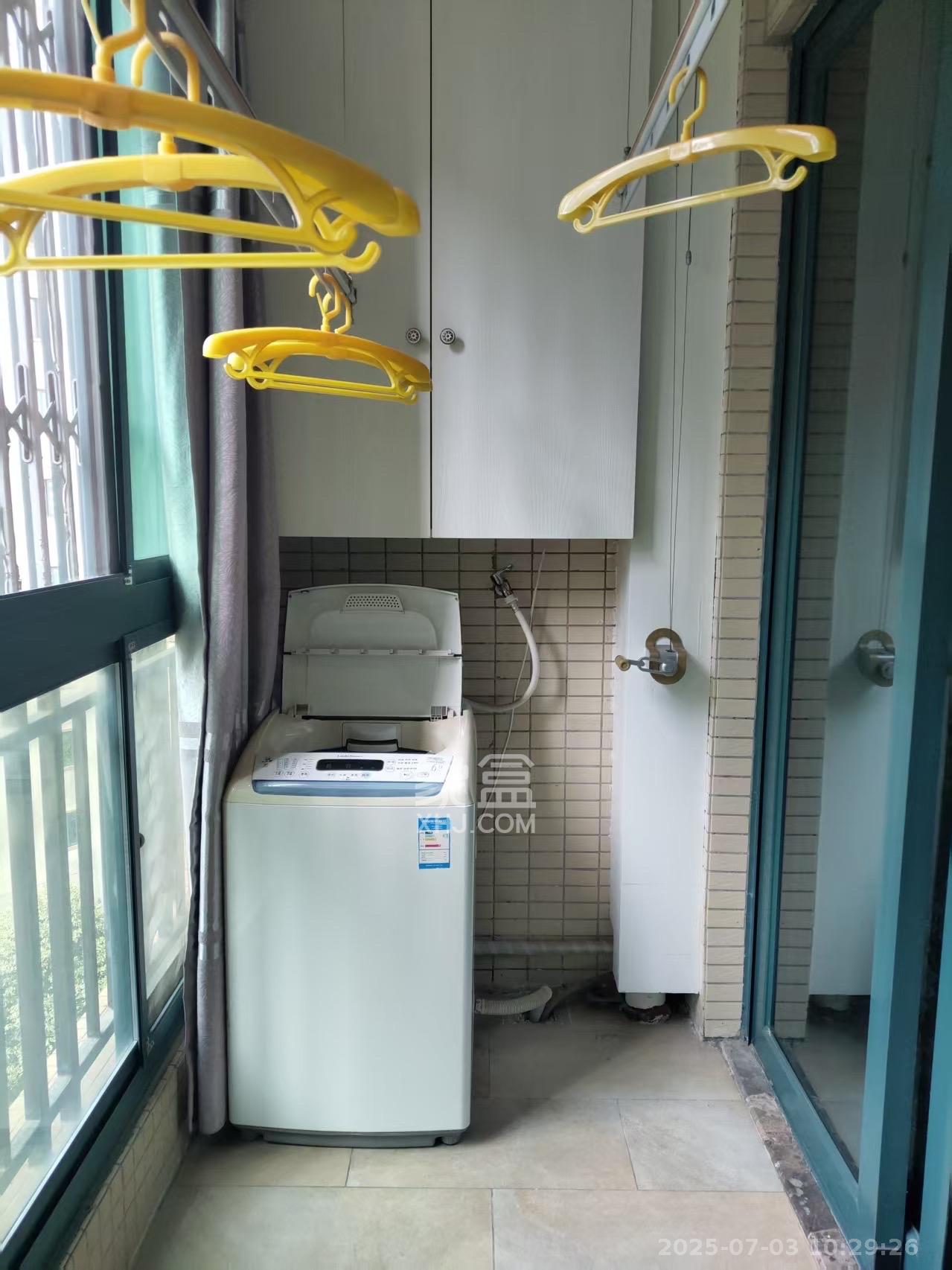 恒大绿洲  2室2厅1卫   2300.00元/月室内图