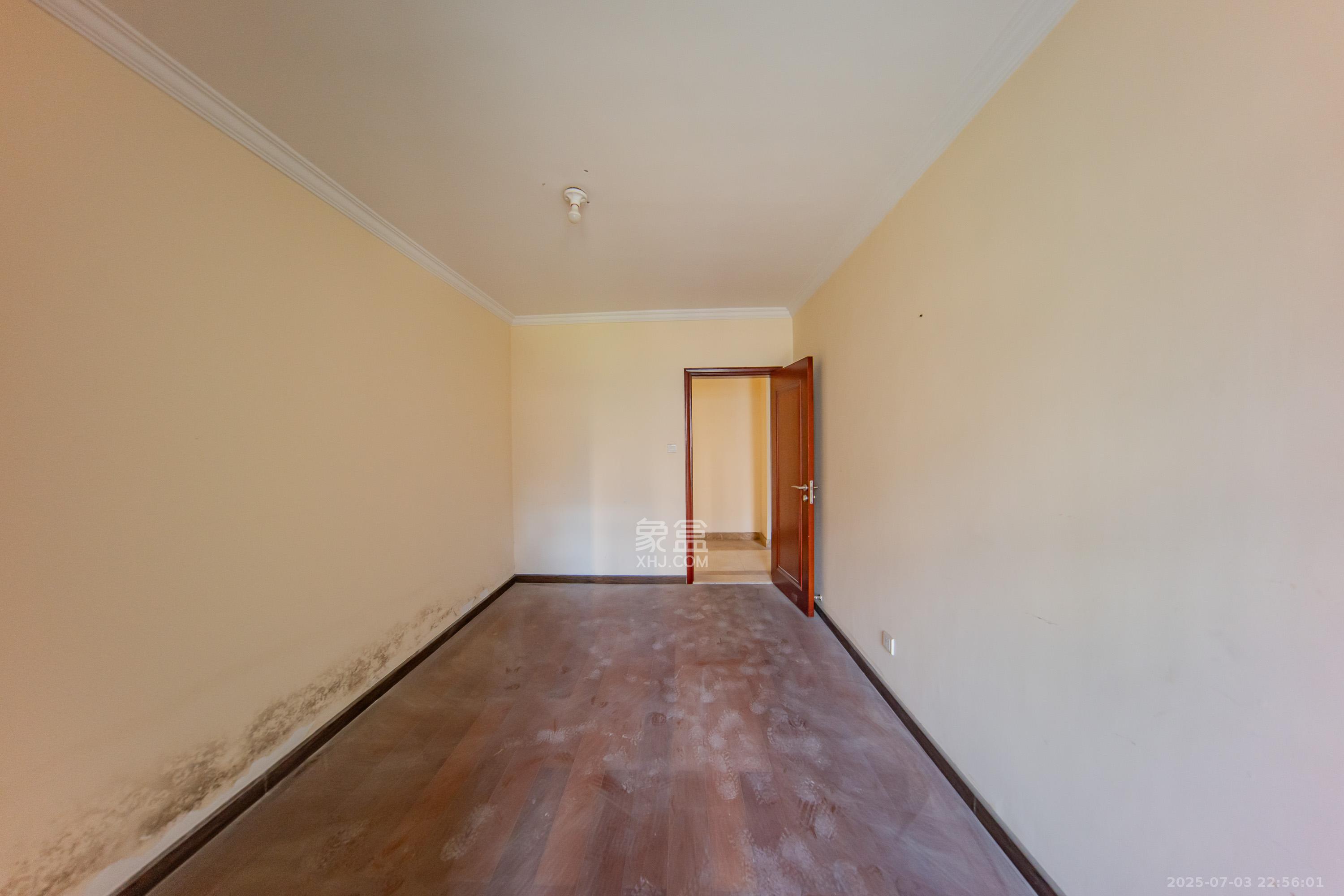 江山帝景雅典 5室2厅2卫 146.0万 江山帝景雅典 5室2厅2卫 146.0万卧室