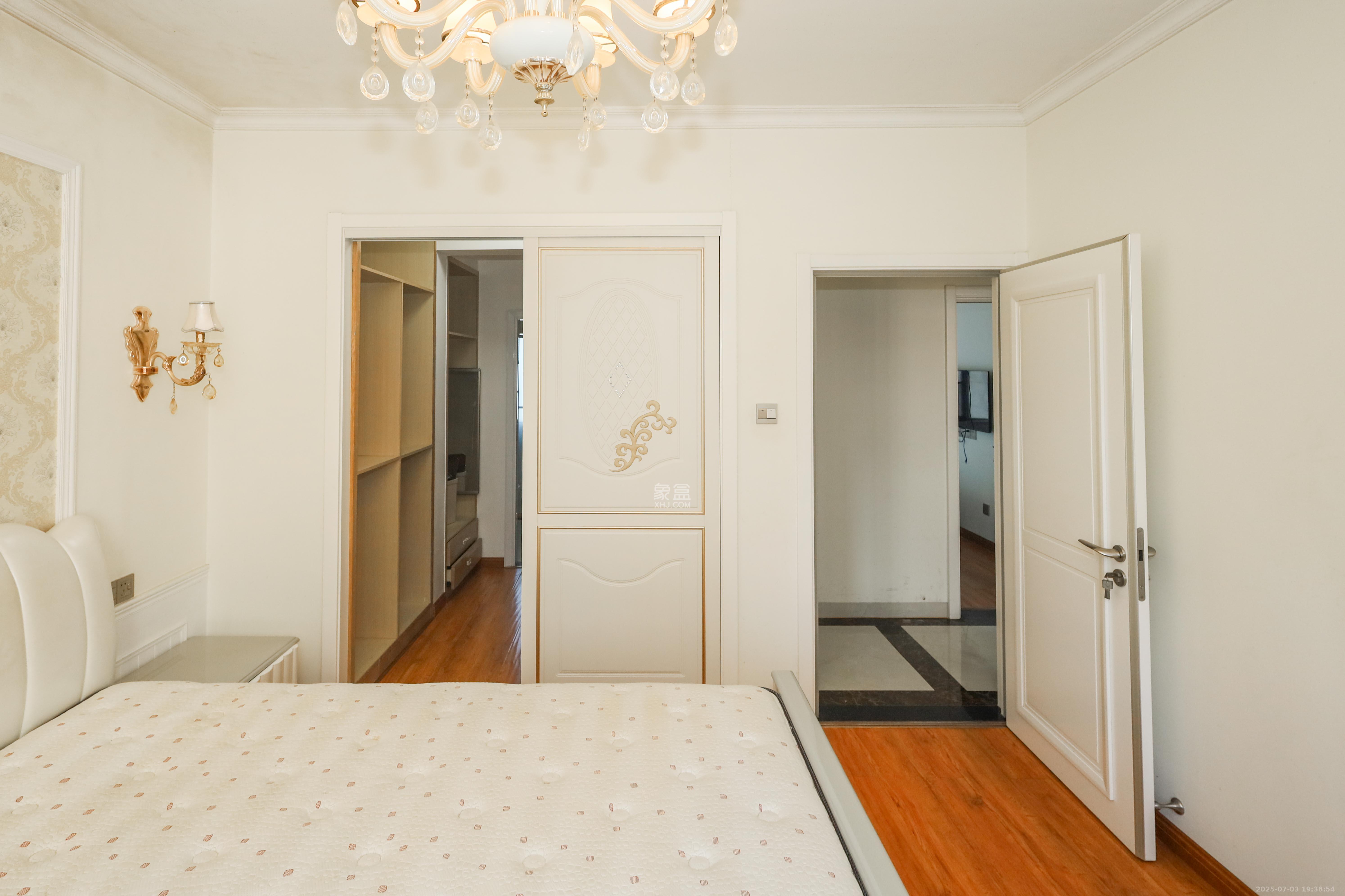 和泓梅溪四季  4室2厅2卫    180.0万 和泓梅溪四季  4室2厅2卫    180.0万卧室