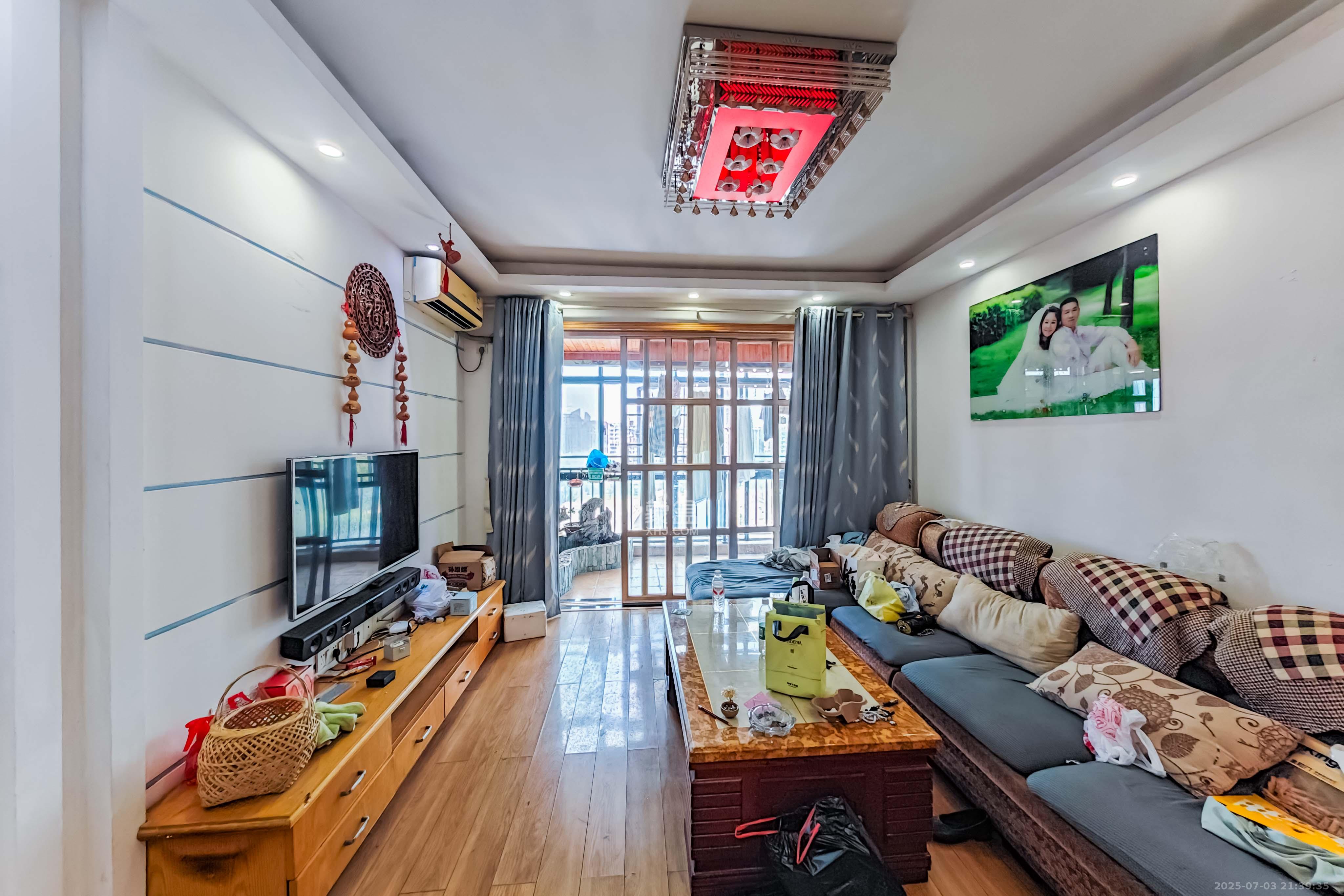 海拔东方 4室2厅2卫 92.0万 海拔东方 4室2厅2卫 92.0万客厅