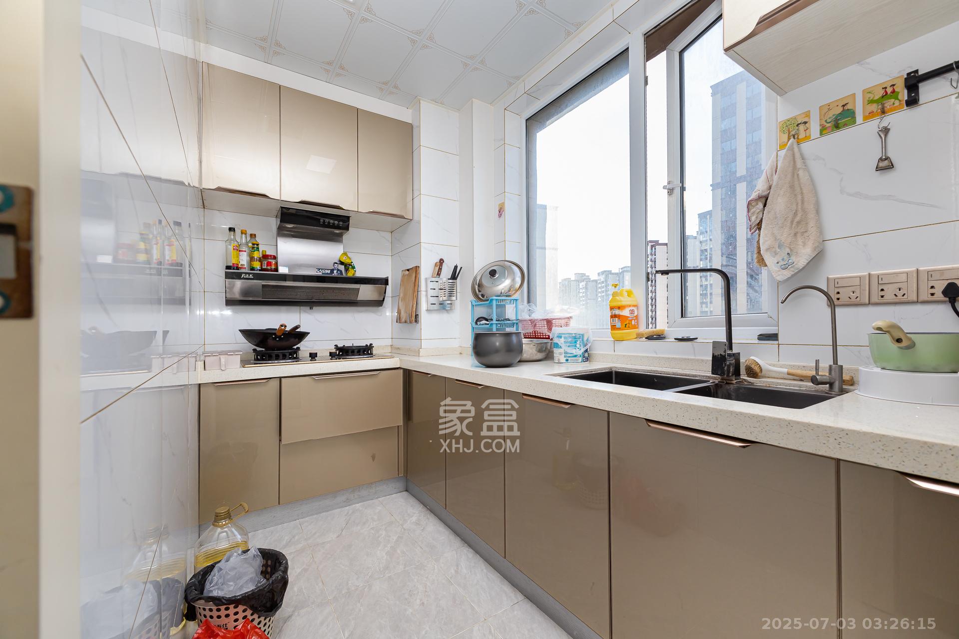 嘉宇银杉(嘉宇西苑) 3室2厅2卫 92.8万 嘉宇银杉(嘉宇西苑) 3室2厅2卫 92.8万厨房