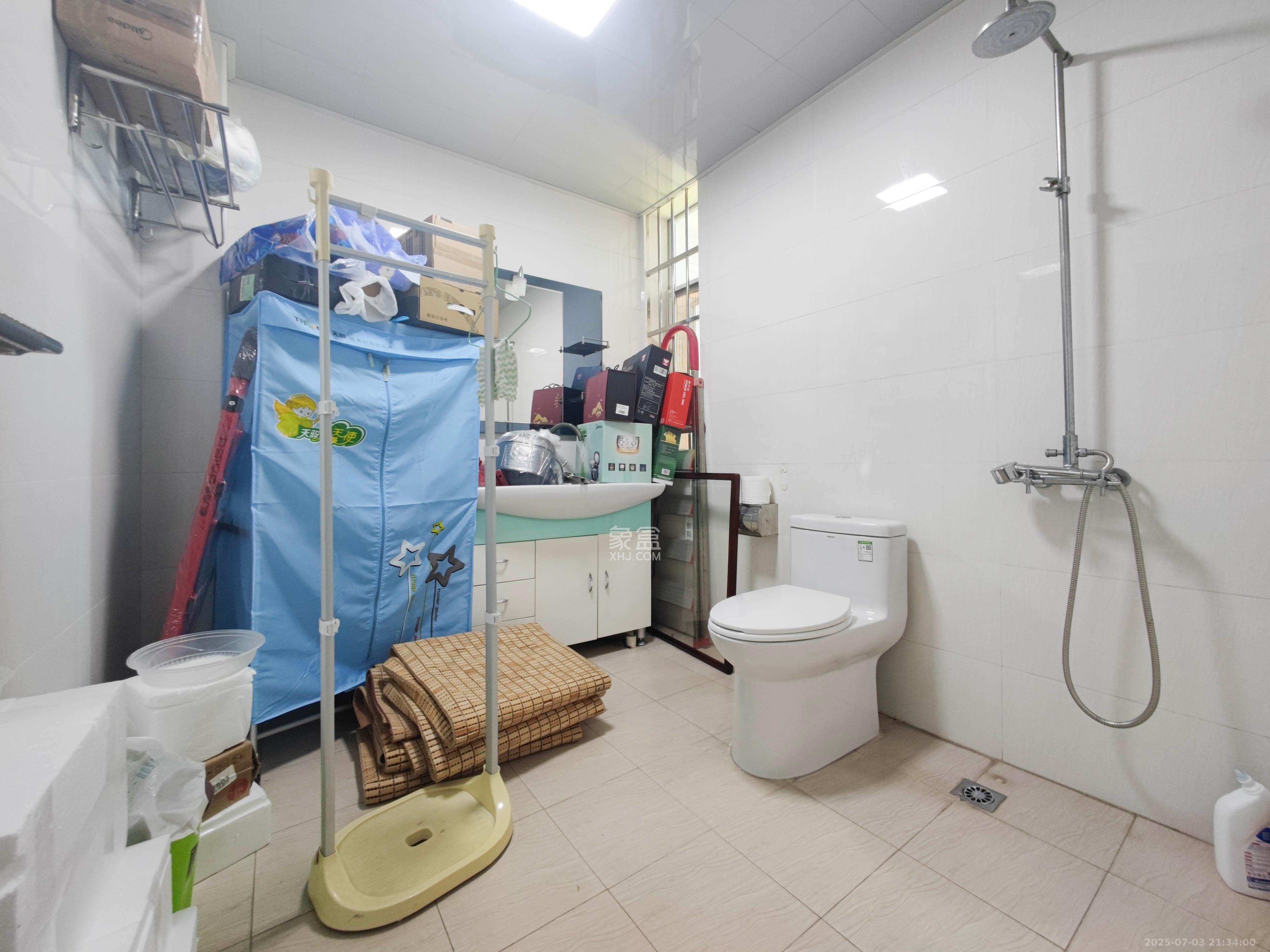 山水庭院 3室2厅2卫 75.8万 山水庭院 3室2厅2卫 75.8万卫生间