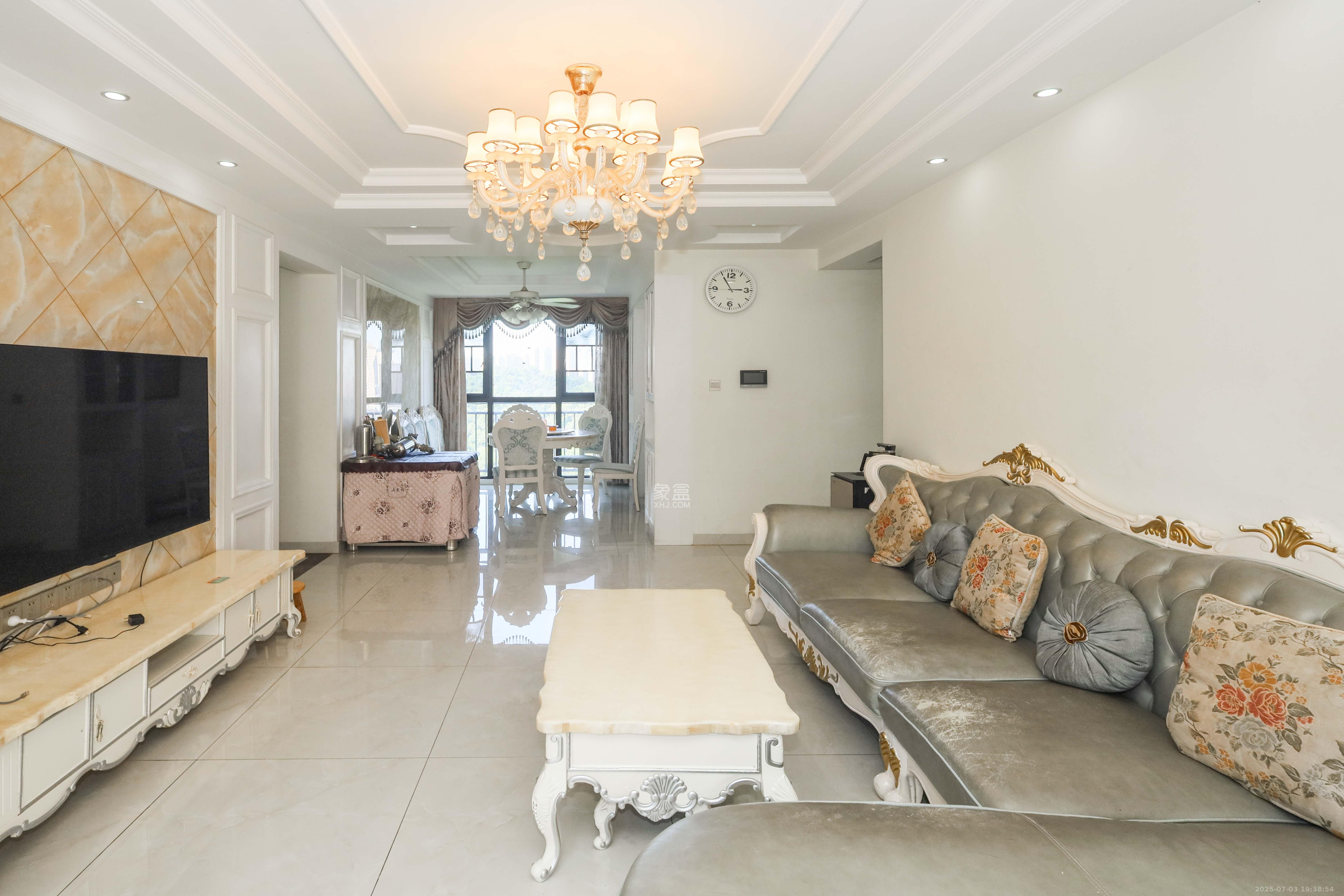 和泓梅溪四季  4室2厅2卫    180.0万 和泓梅溪四季  4室2厅2卫    180.0万客厅