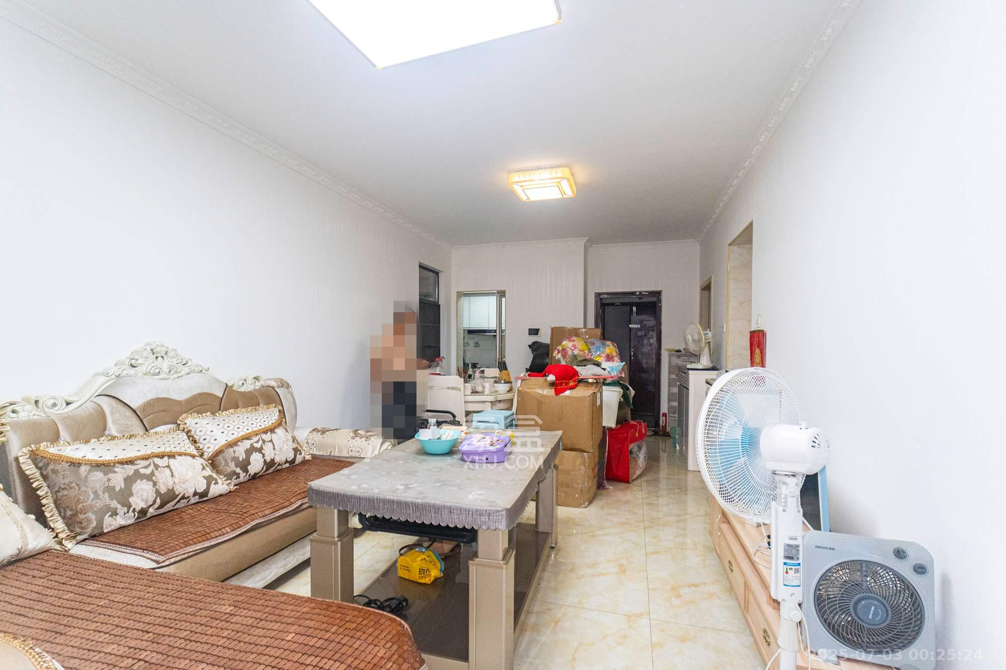 康桥长郡 3室2厅1卫 59.0万 康桥长郡 3室2厅1卫 59.0万客厅