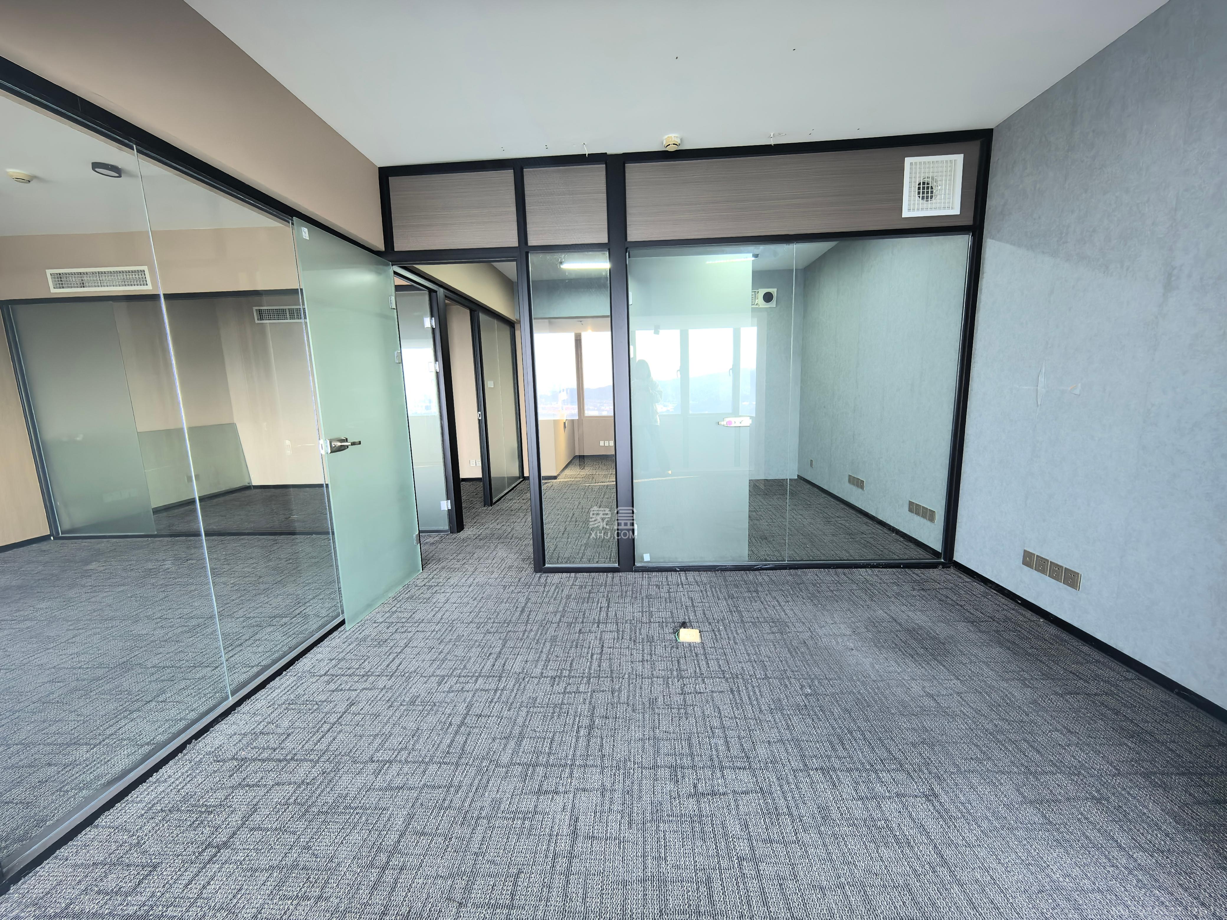 保利国际广场 1室1厅1卫 6500.0元/月 保利国际广场 1室1厅1卫 6500.0元/月室内图