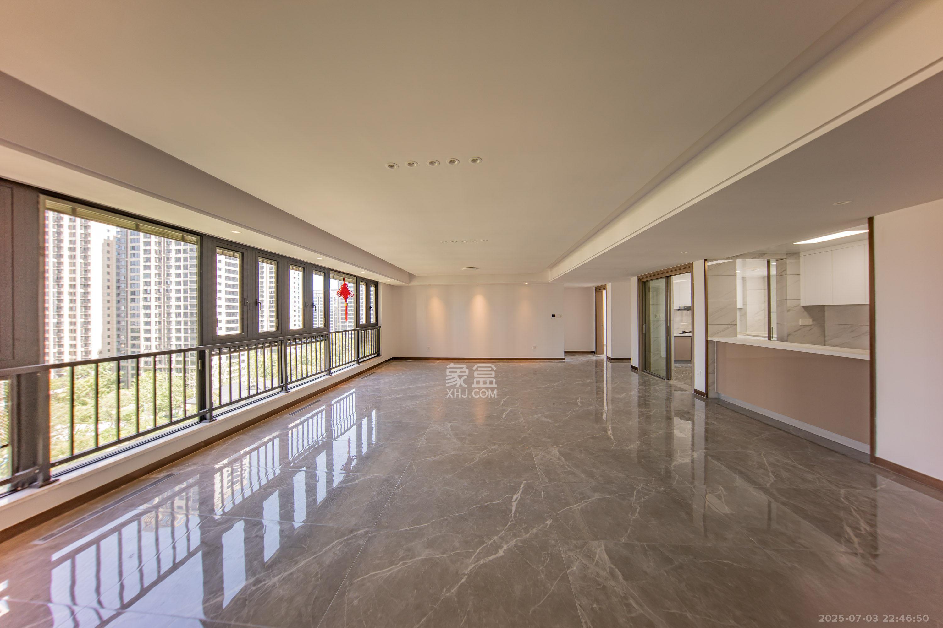建投象山国际  5室2厅3卫   313.60万客厅