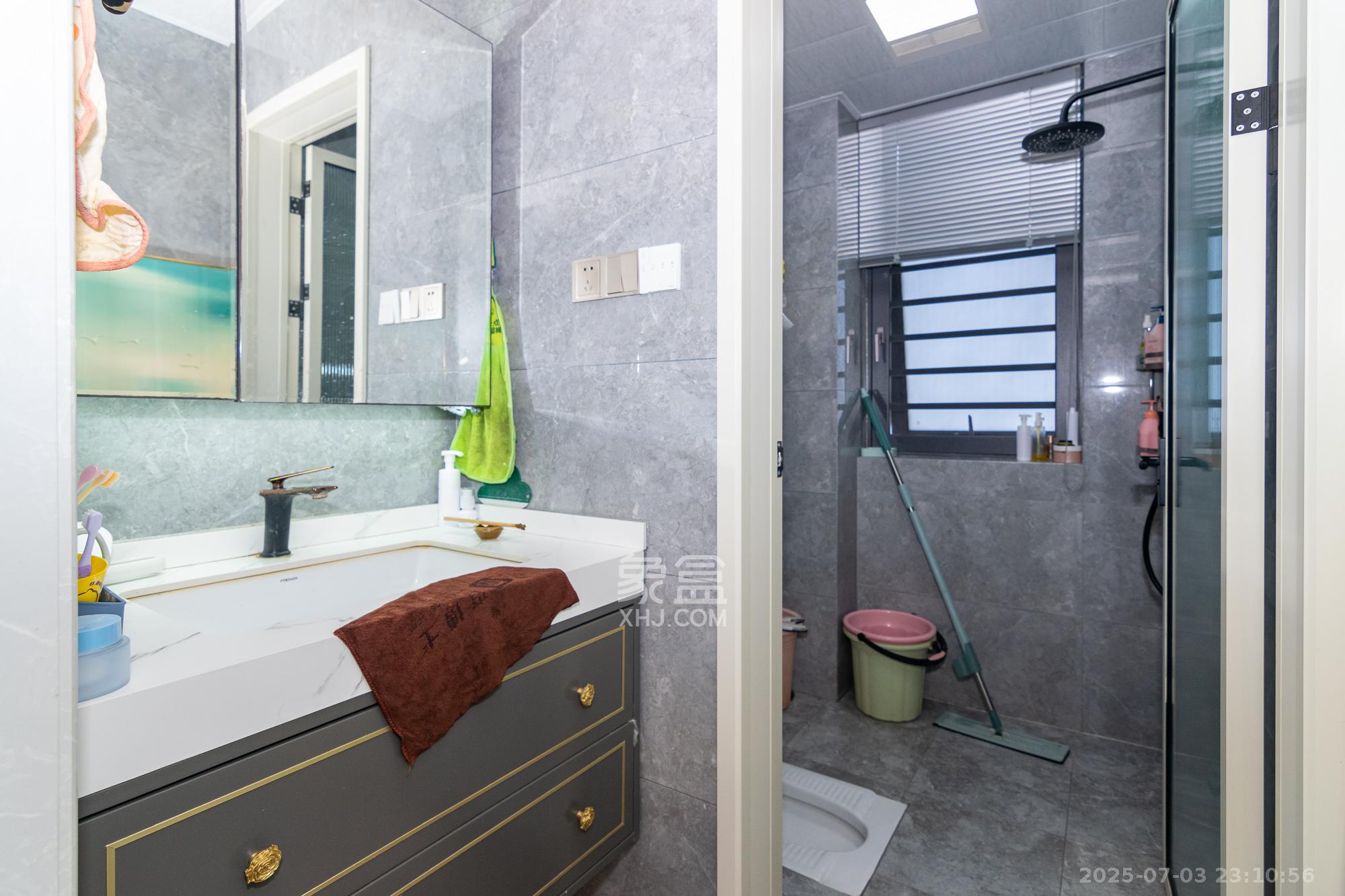 朗诗麓岛 4室2厅2卫 90.0万 朗诗麓岛 4室2厅2卫 90.0万卫生间