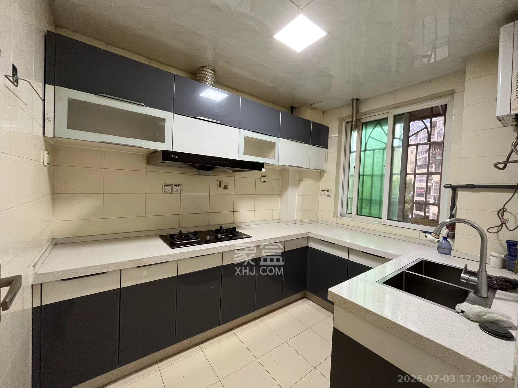 恩瑞麓山名园(龙王港小区) 3室2厅2卫 2500.0元/月 恩瑞麓山名园(龙王港小区) 3室2厅2卫 2500.0元/月室内图