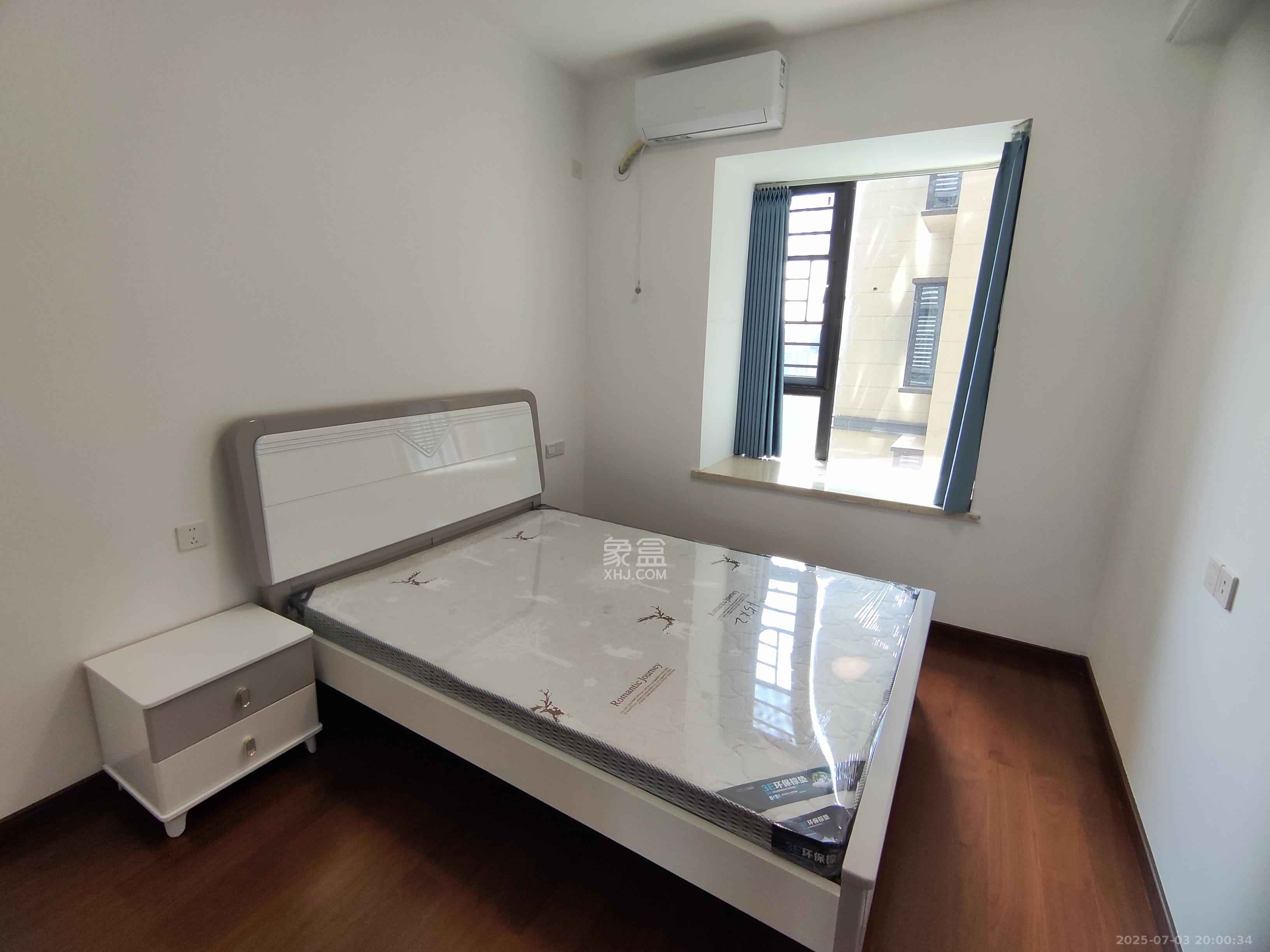 万润滨江天著  4室2厅2卫    3500.0元/月室内图