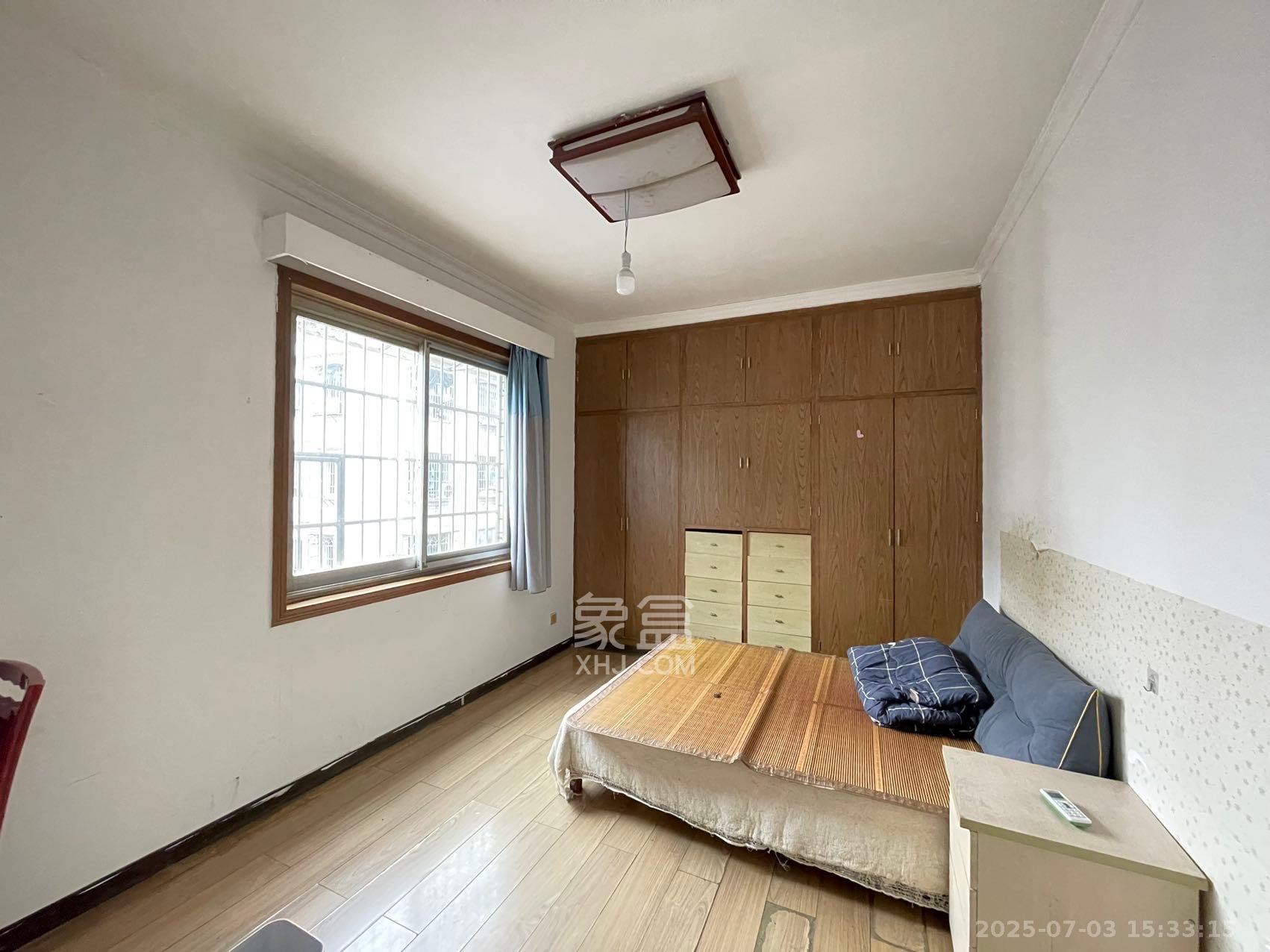 涟源百货城住宅 3室2厅2卫 1699.0元/月 涟源百货城住宅 3室2厅2卫 1699.0元/月室内图