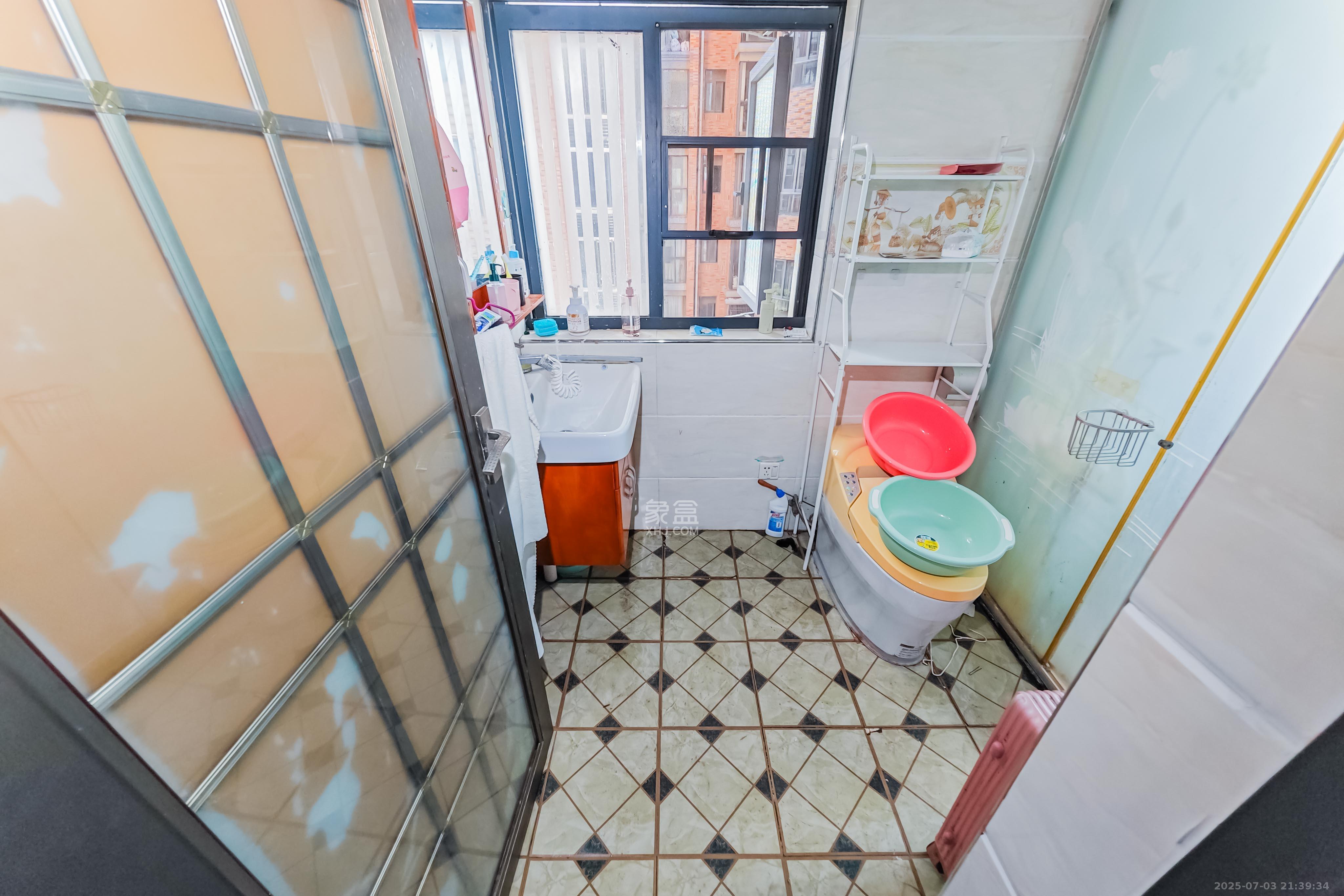 海拔东方 4室2厅2卫 92.0万 海拔东方 4室2厅2卫 92.0万卫生间