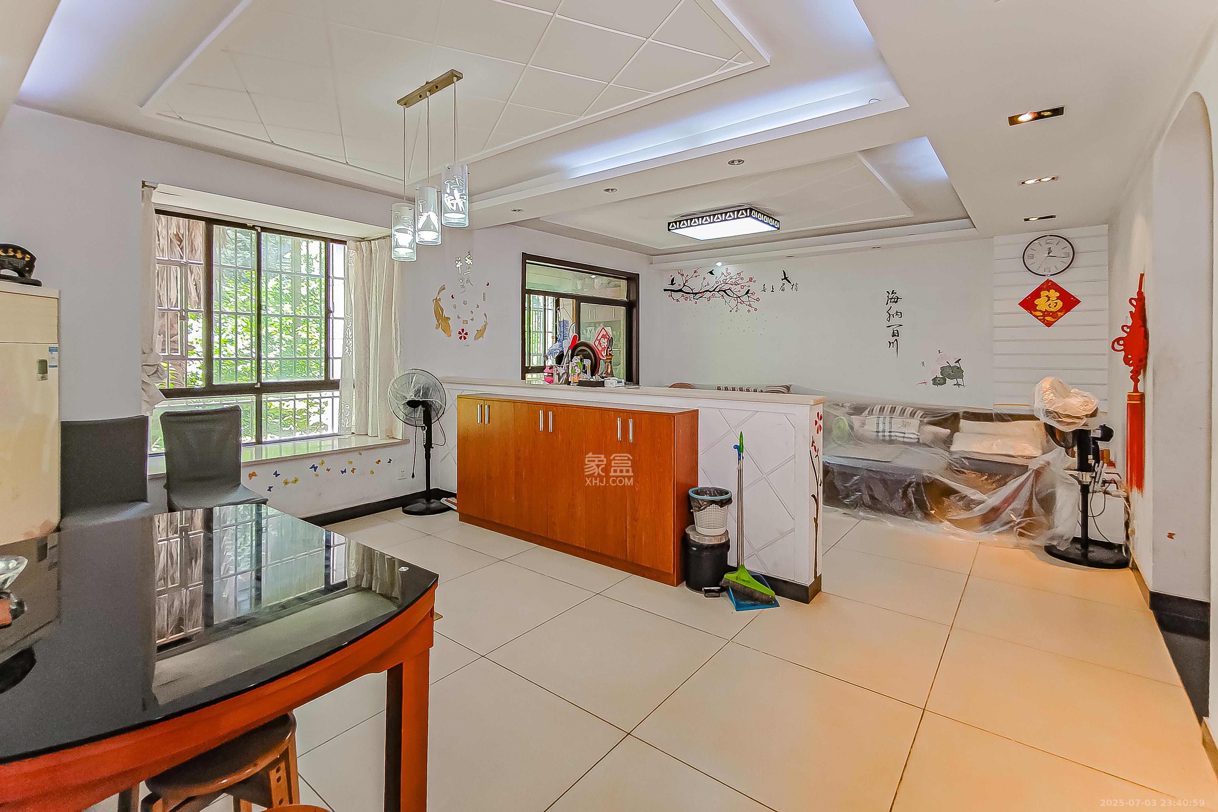 华润凤凰城一期 4室2厅2卫 100.0万 华润凤凰城一期 4室2厅2卫 100.0万客厅