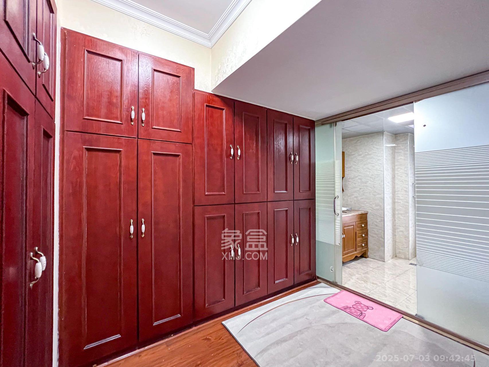 达美D6区  4室2厅2卫   3500.00元/月室内图