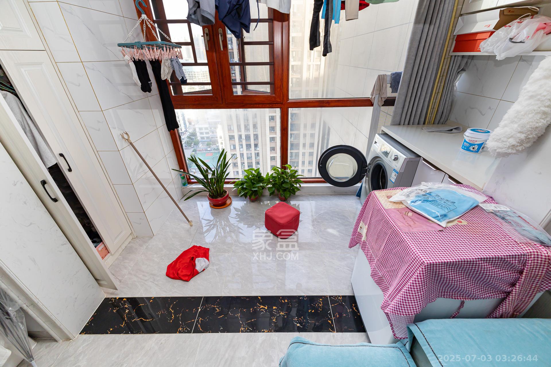 嘉宇银杉(嘉宇西苑) 3室2厅2卫 92.8万 嘉宇银杉(嘉宇西苑) 3室2厅2卫 92.8万阳台