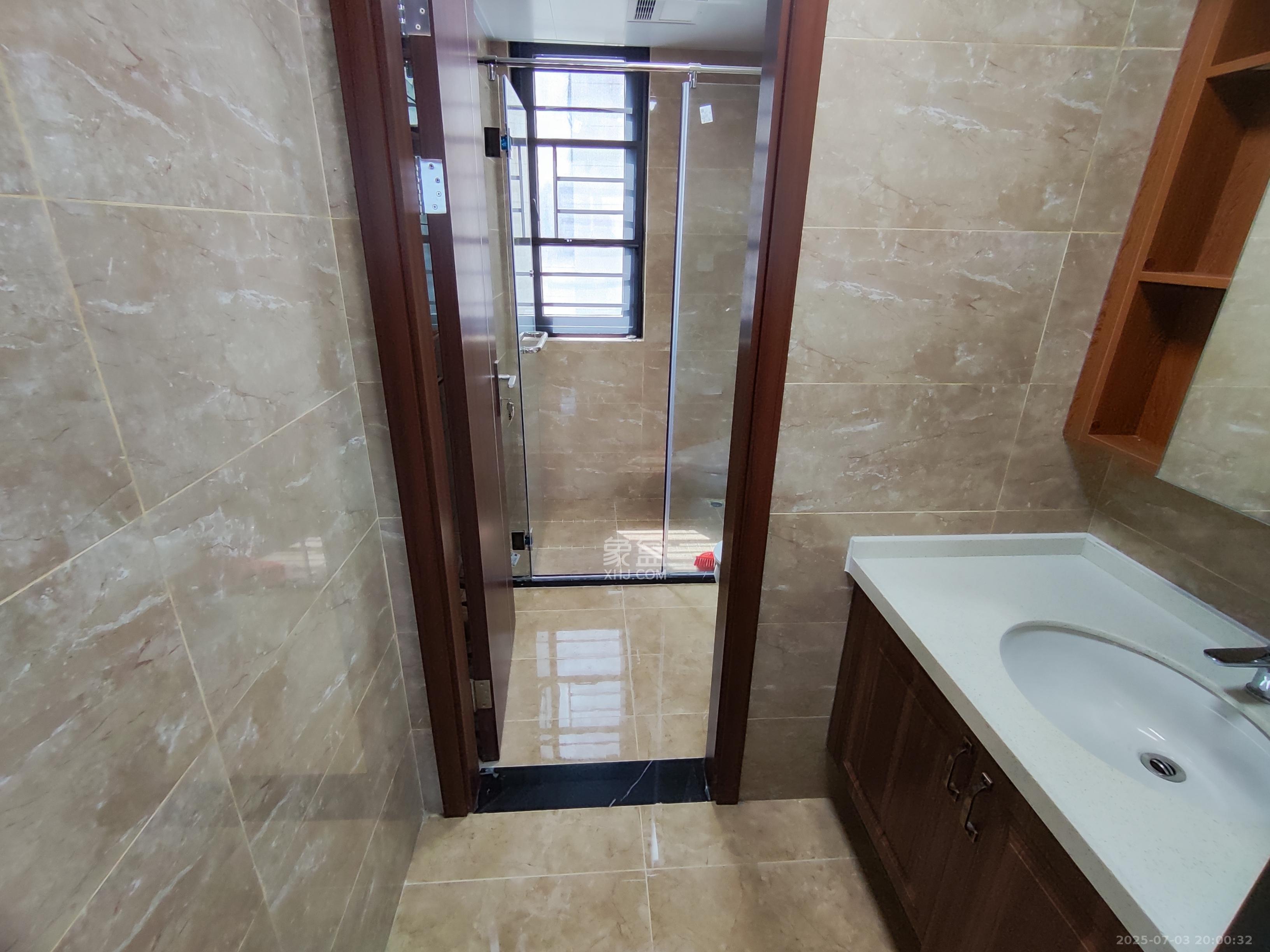 万润滨江天著  4室2厅2卫    3500.0元/月室内图