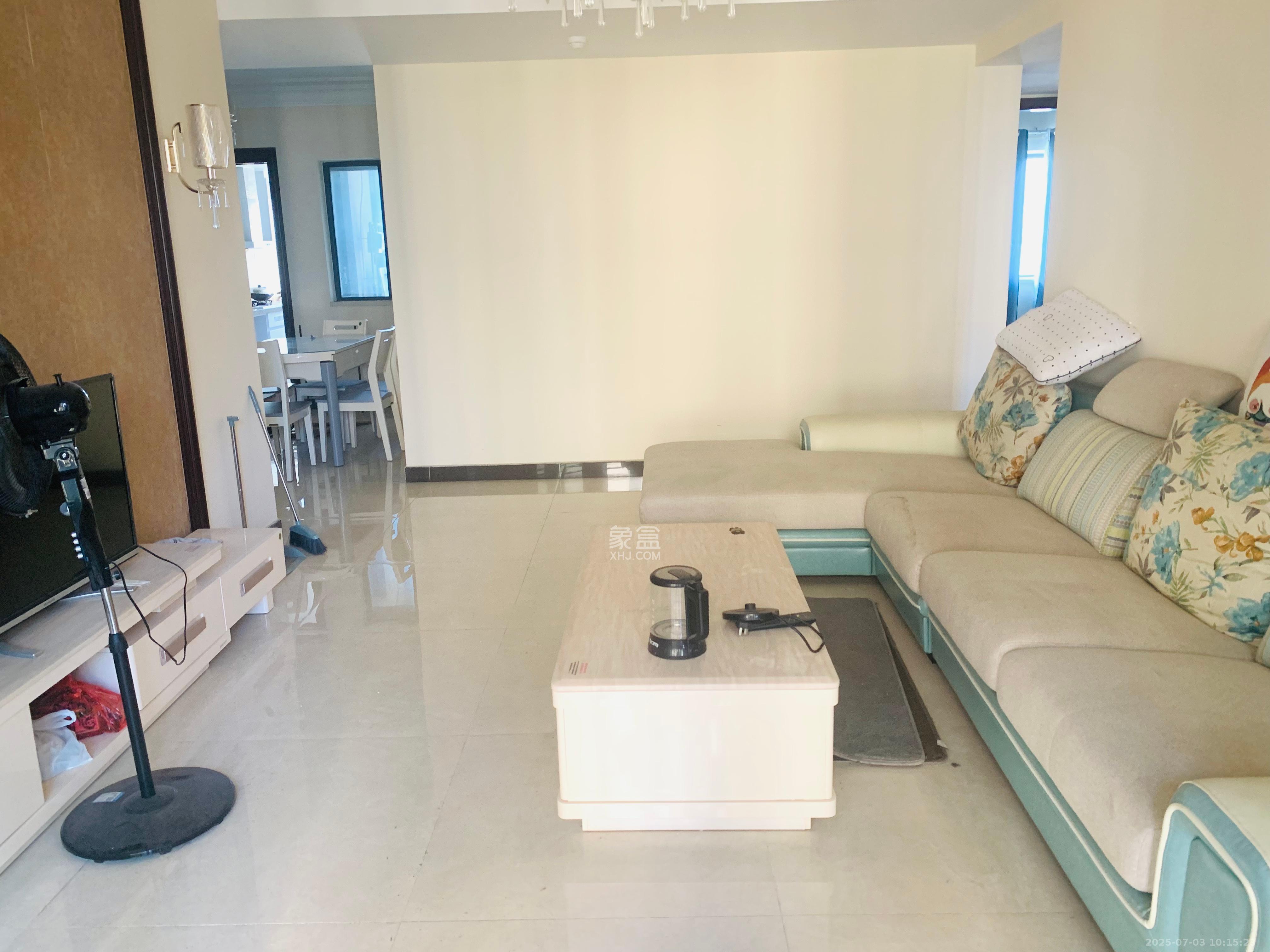 恒大翡翠华庭 3室2厅2卫 2600.0元/月 恒大翡翠华庭 3室2厅2卫 2600.0元/月室内图