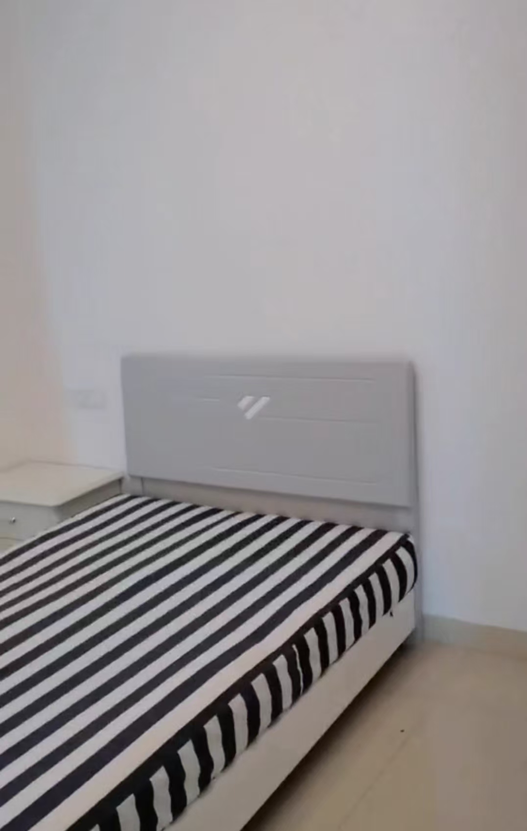 峰景国际 3室2厅2卫 2400.0元/月 峰景国际 3室2厅2卫 2400.0元/月室内图