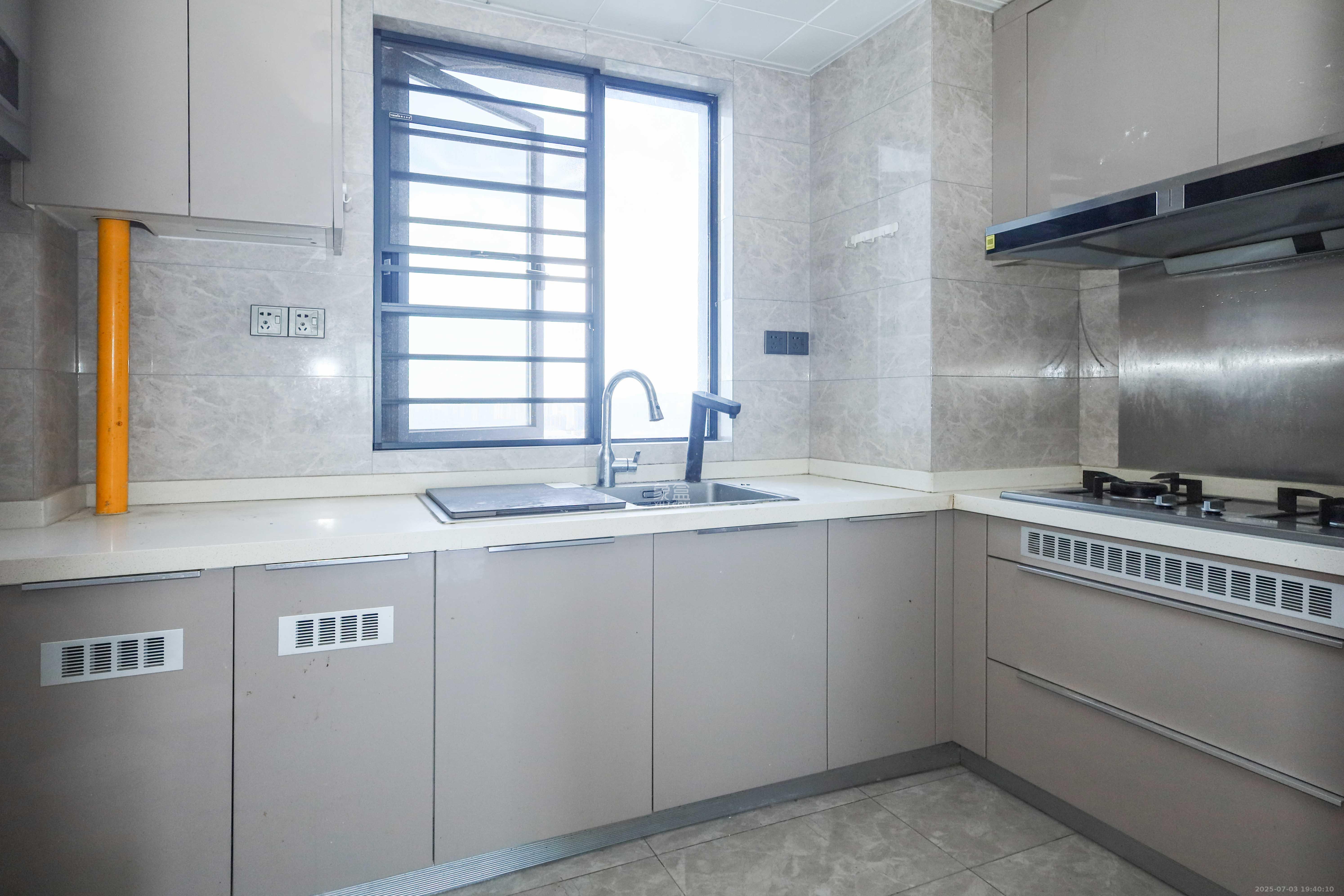 梅溪悦章  4室2厅2卫    156.0万 梅溪悦章  4室2厅2卫    156.0万厨房