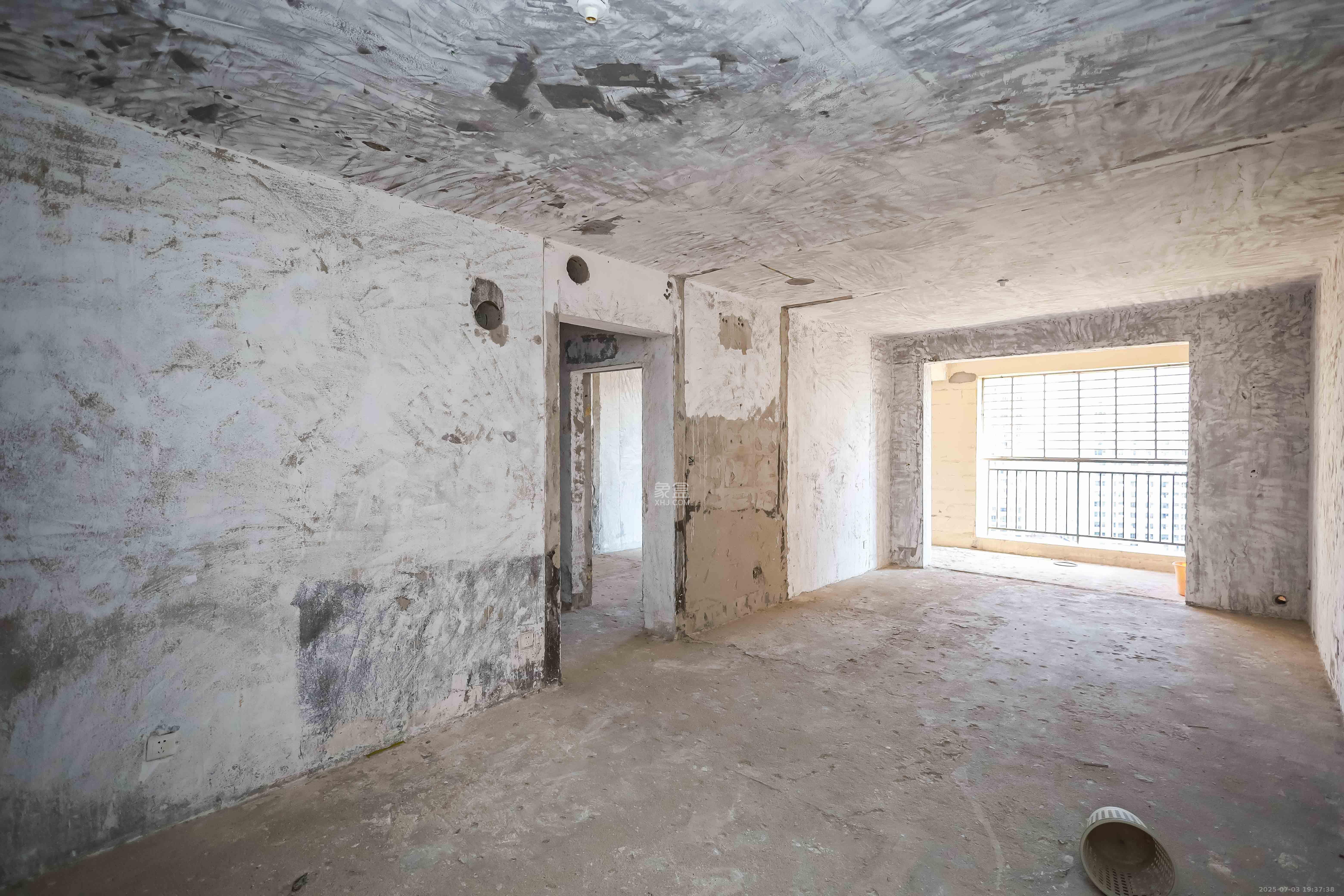 保利麓谷林语C区 3室2厅1卫 80.0万 保利麓谷林语C区 3室2厅1卫 80.0万客厅