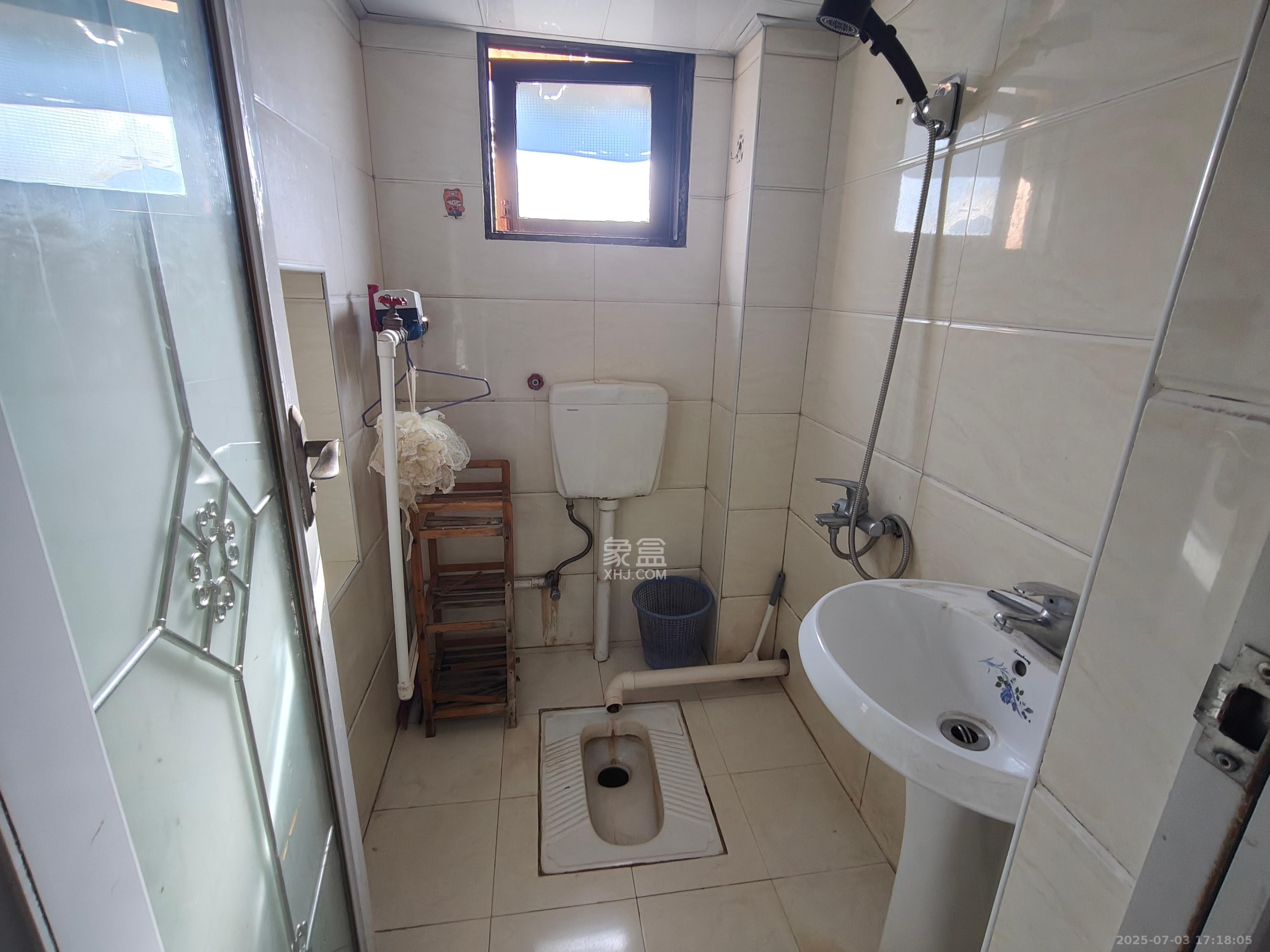 中建五局信和苑三区 2室1厅1卫 900.0元/月 中建五局信和苑三区 2室1厅1卫 900.0元/月室内图