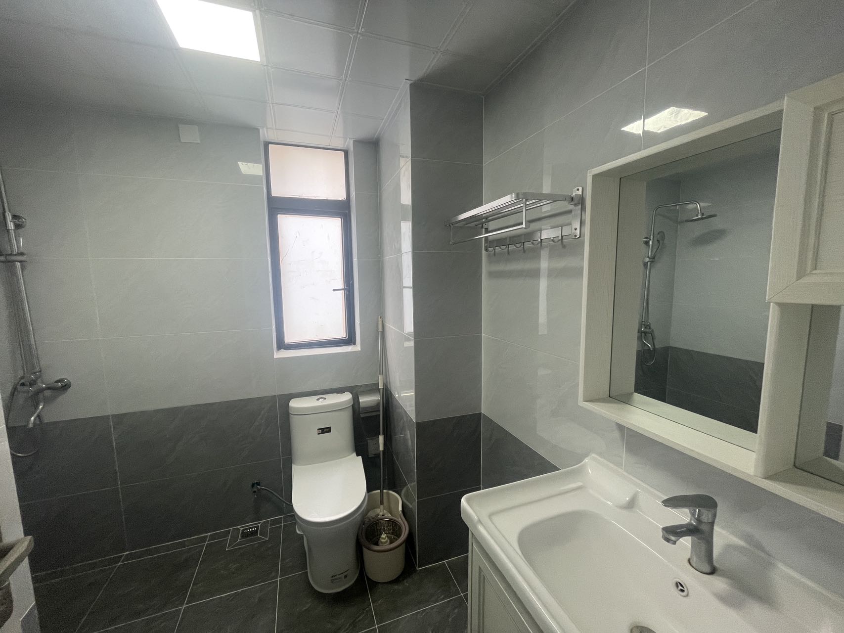 五源河公寓A区 3室2厅2卫 2600.0元/月 五源河公寓A区 3室2厅2卫 2600.0元/月室内图