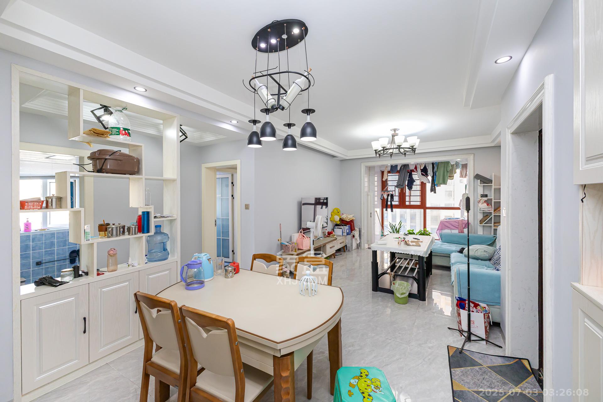 嘉宇银杉(嘉宇西苑) 3室2厅2卫 92.8万 嘉宇银杉(嘉宇西苑) 3室2厅2卫 92.8万客厅