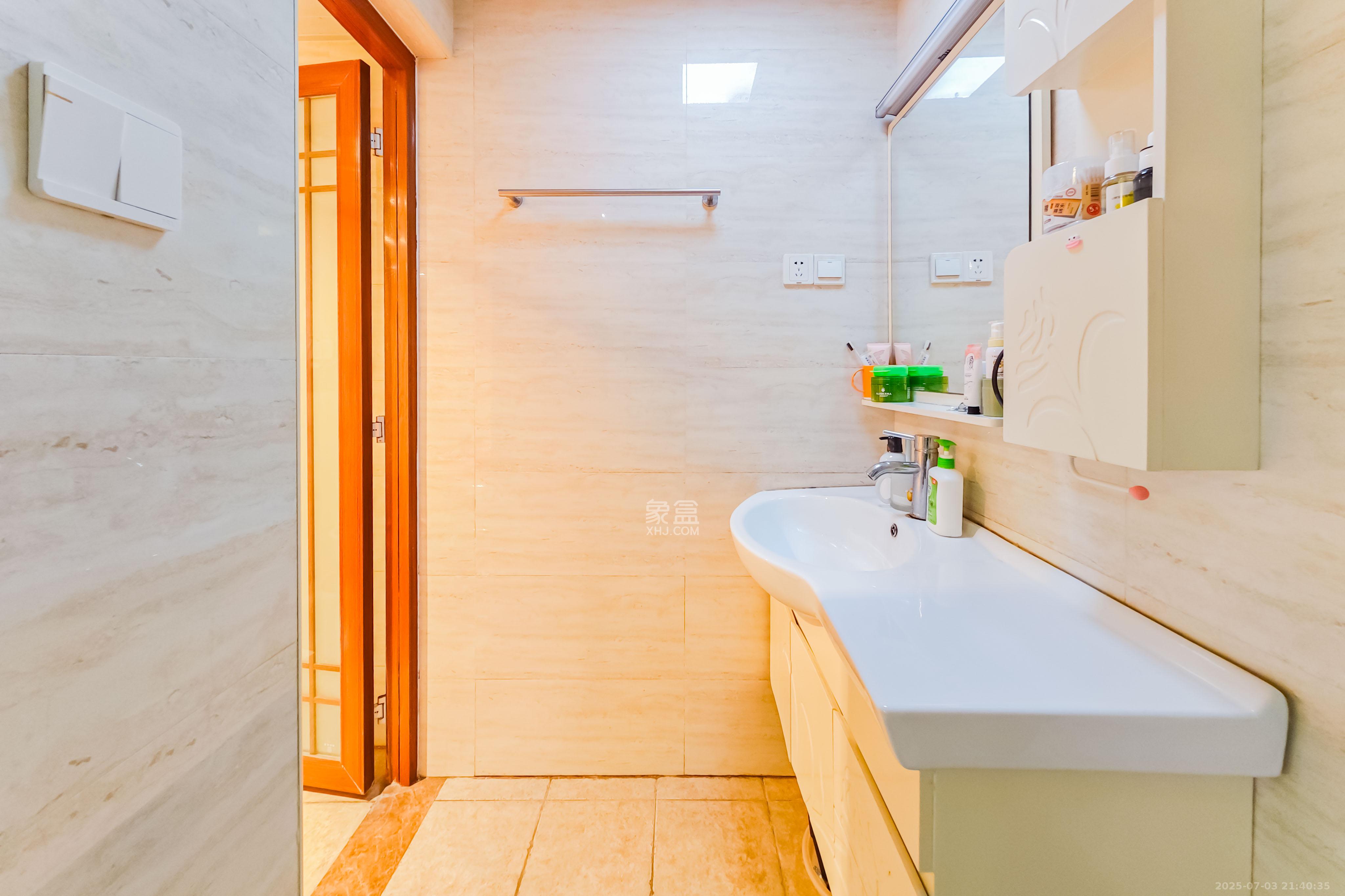 中城丽景香山园 3室2厅2卫 128.80万 中城丽景香山园 3室2厅2卫 128.80万卫生间