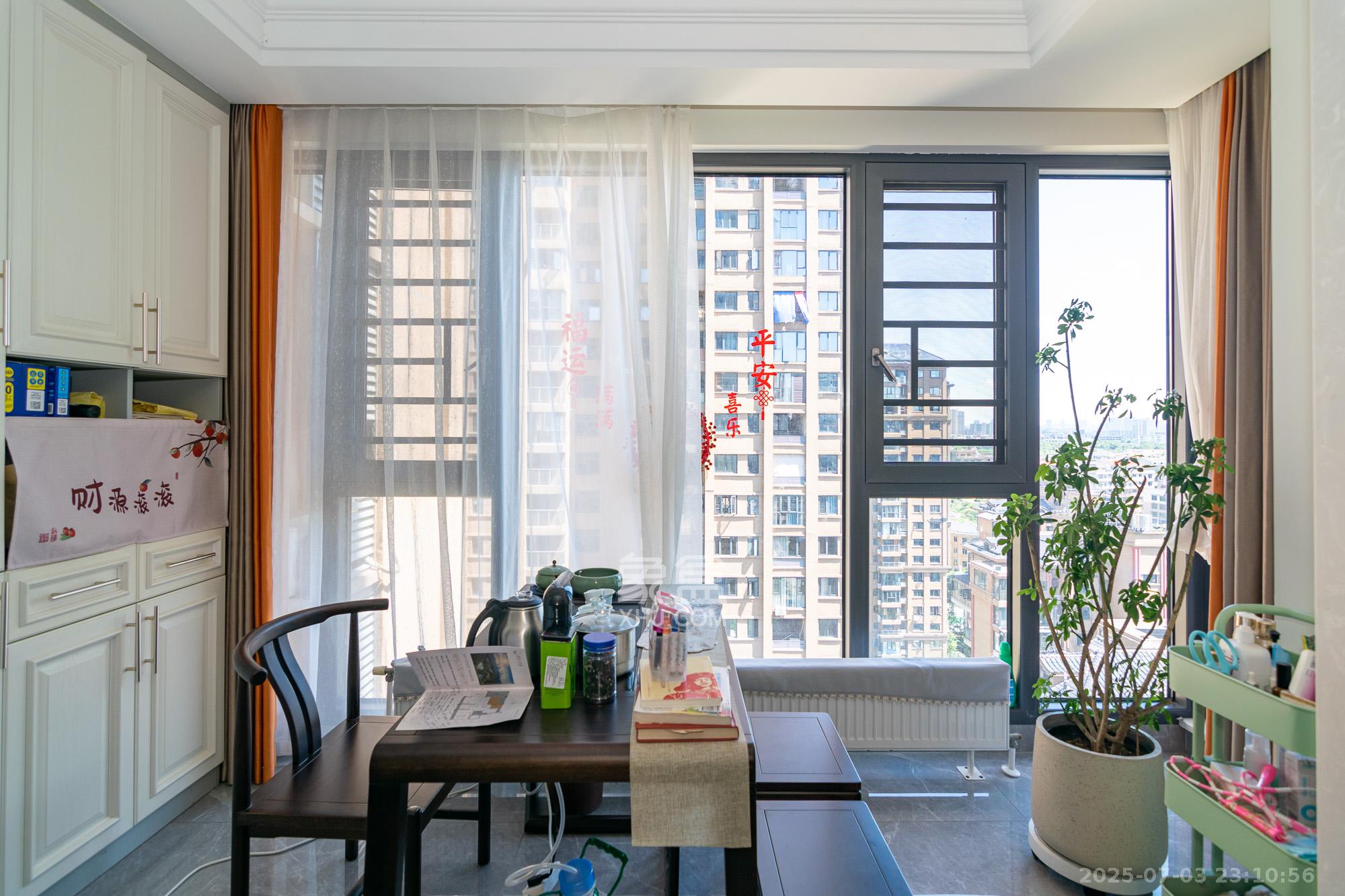 朗诗麓岛 4室2厅2卫 90.0万 朗诗麓岛 4室2厅2卫 90.0万阳台