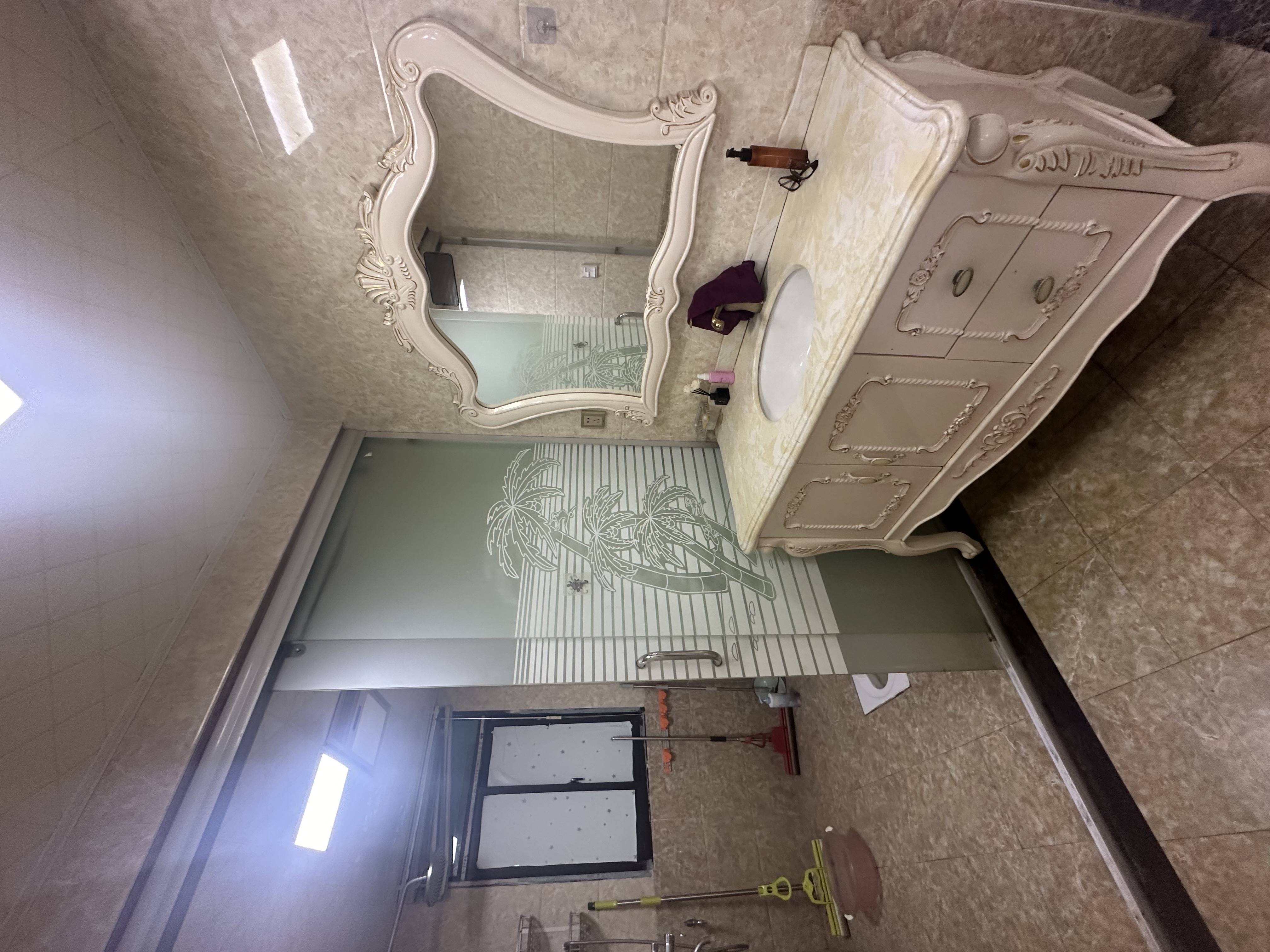 合胜广场  4室2厅2卫   2500.00元/月室内图