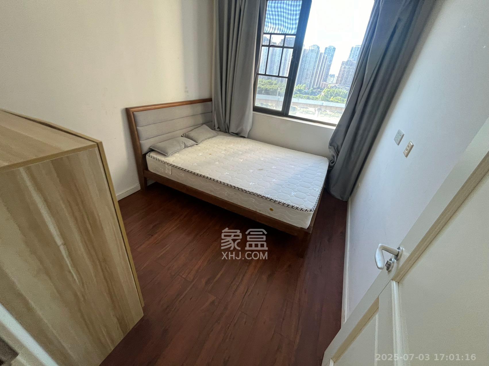 万科魅力之城观澜里 4室2厅2卫 2500.0元/月 万科魅力之城观澜里 4室2厅2卫 2500.0元/月室内图