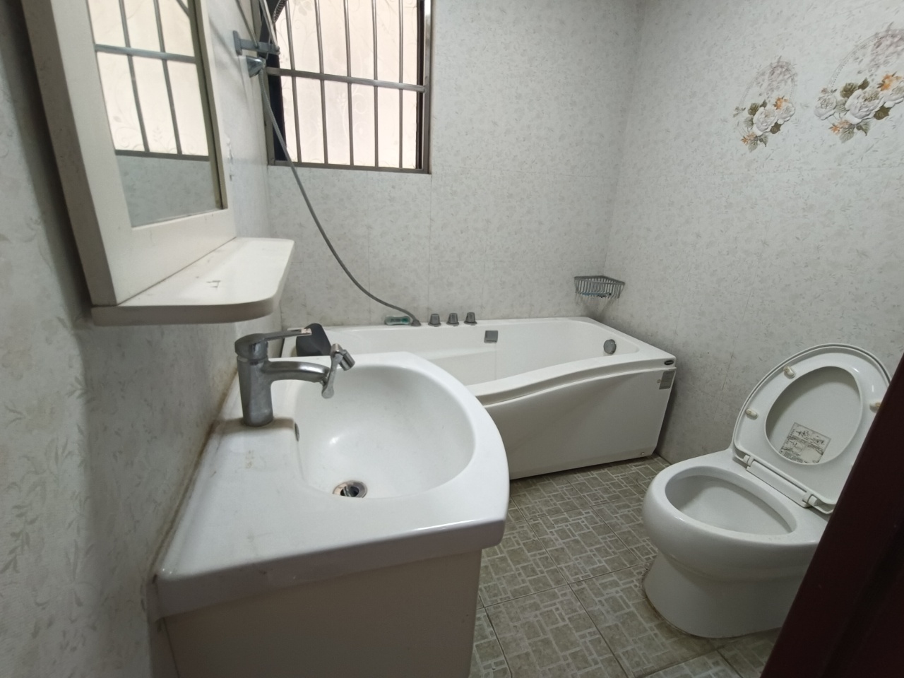 兰亭雅苑 2室2厅2卫 115.0万 兰亭雅苑 2室2厅2卫 115.0万室内图