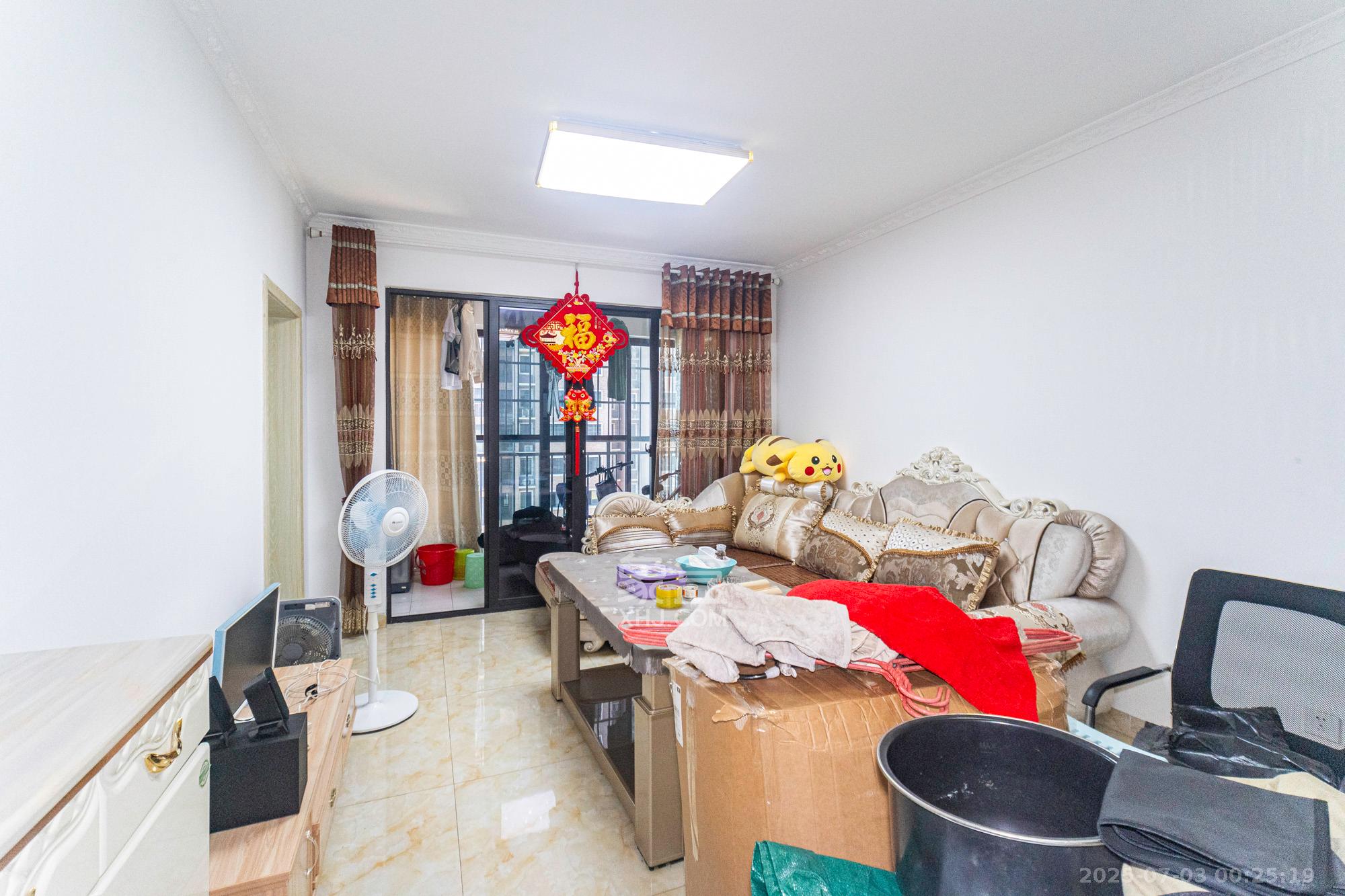 康桥长郡 3室2厅1卫 59.0万 康桥长郡 3室2厅1卫 59.0万客厅