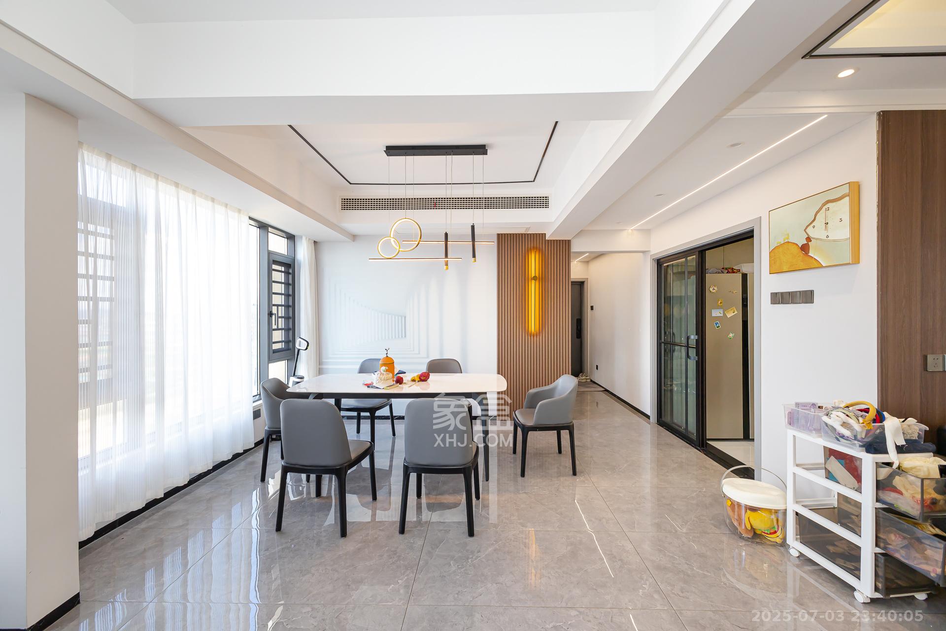 勤诚达新界 4室2厅2卫 98.0万 勤诚达新界 4室2厅2卫 98.0万客厅