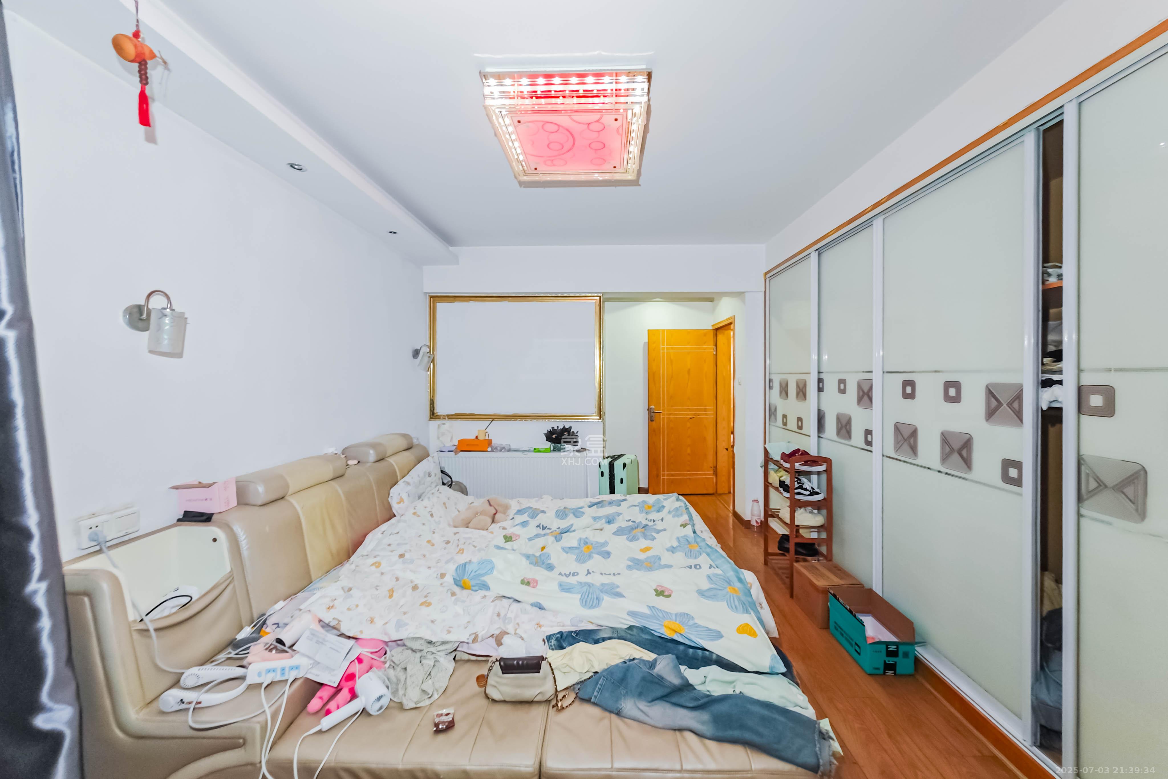 海拔东方 4室2厅2卫 92.0万 海拔东方 4室2厅2卫 92.0万卧室