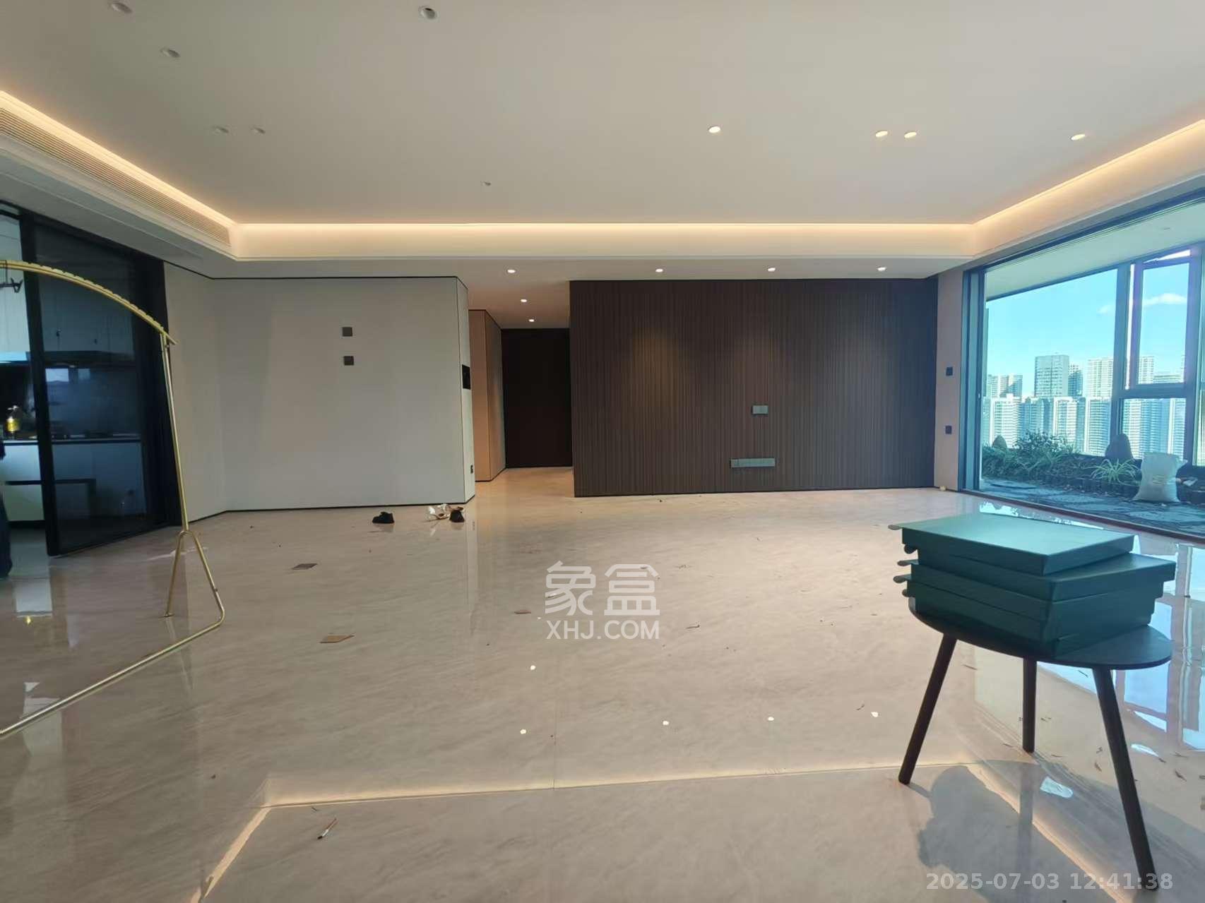 招商蛇口滨江境  4室2厅2卫    7200.0元/月室内图