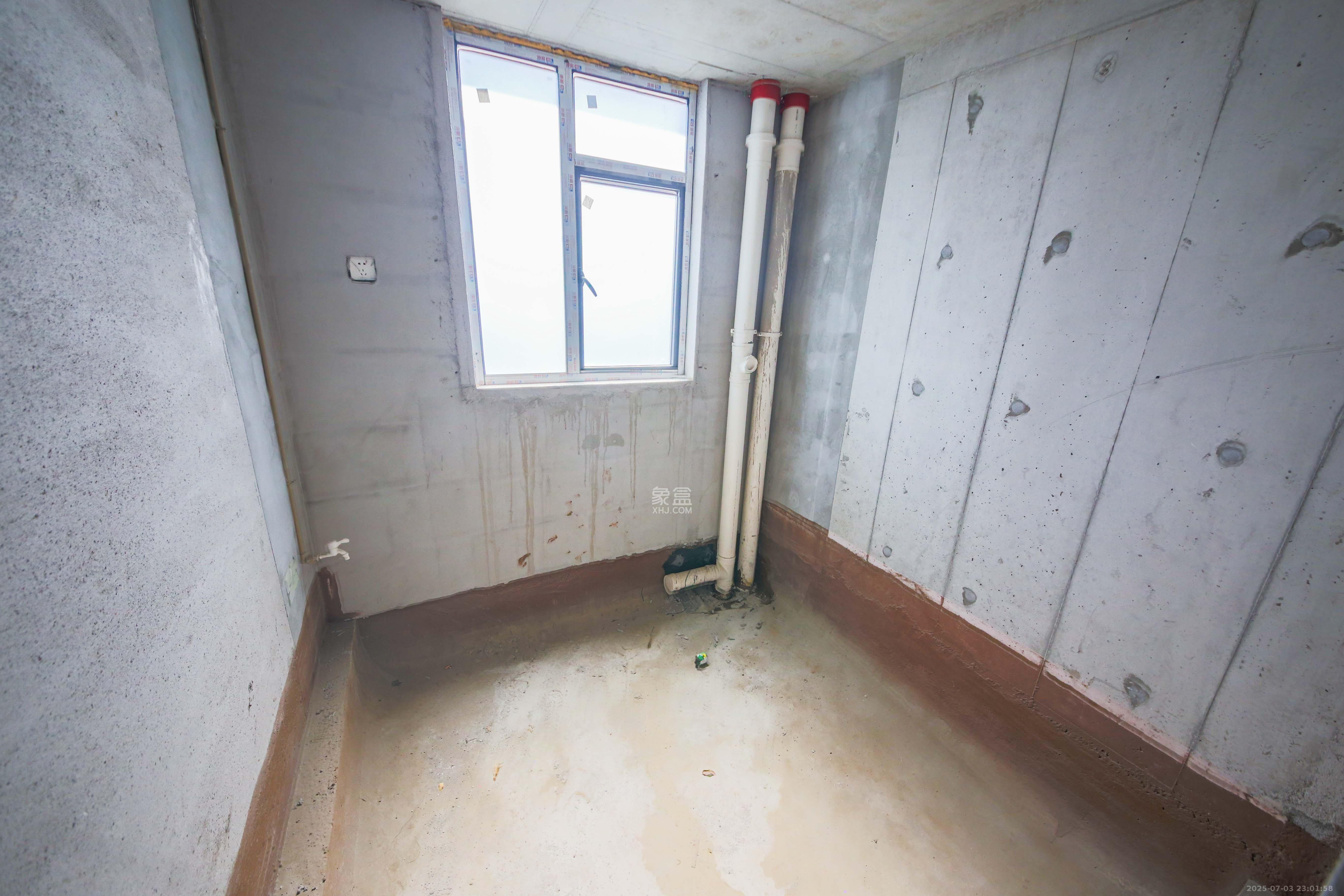 友谊青苑 4室2厅2卫 256.0万 友谊青苑 4室2厅2卫 256.0万卫生间