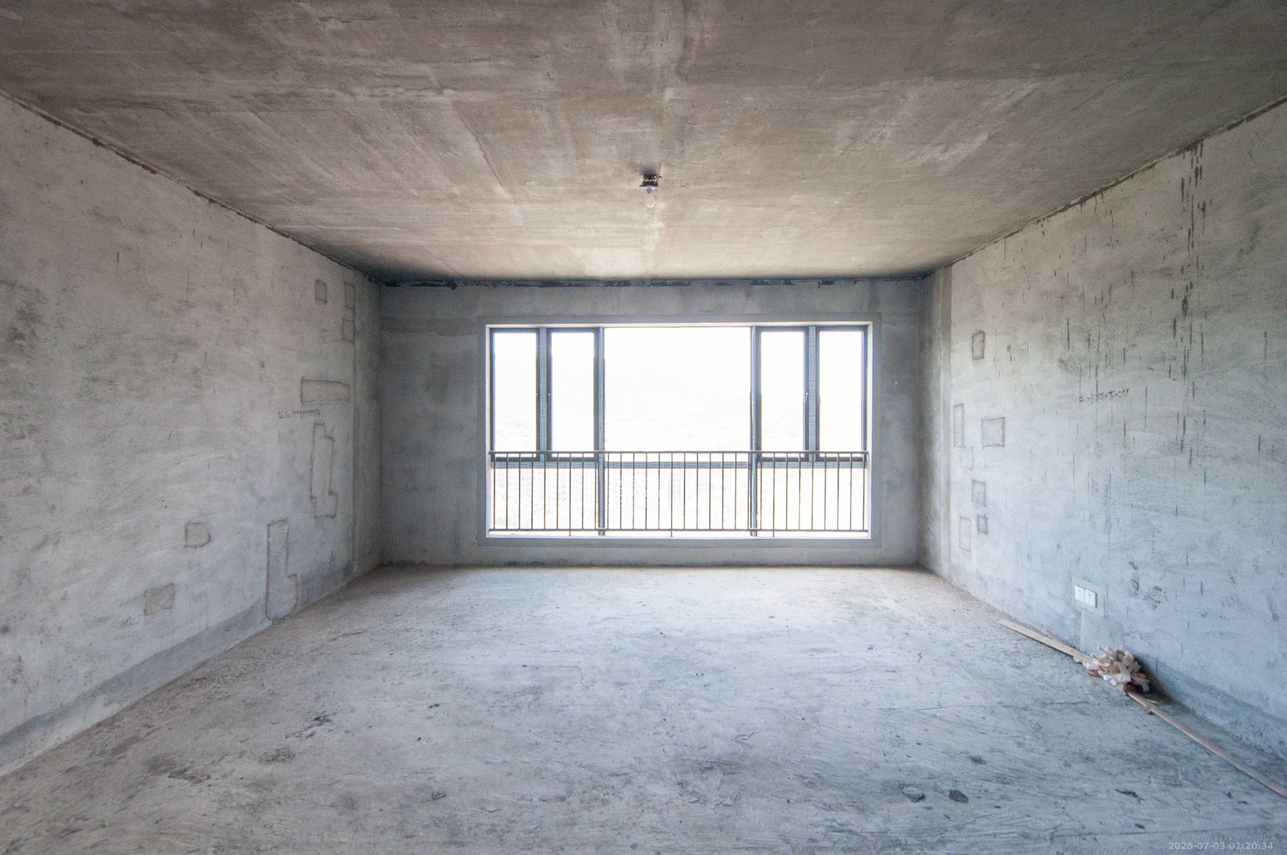 恩瑞御西湖 4室2厅2卫 350.0万 恩瑞御西湖 4室2厅2卫 350.0万客厅