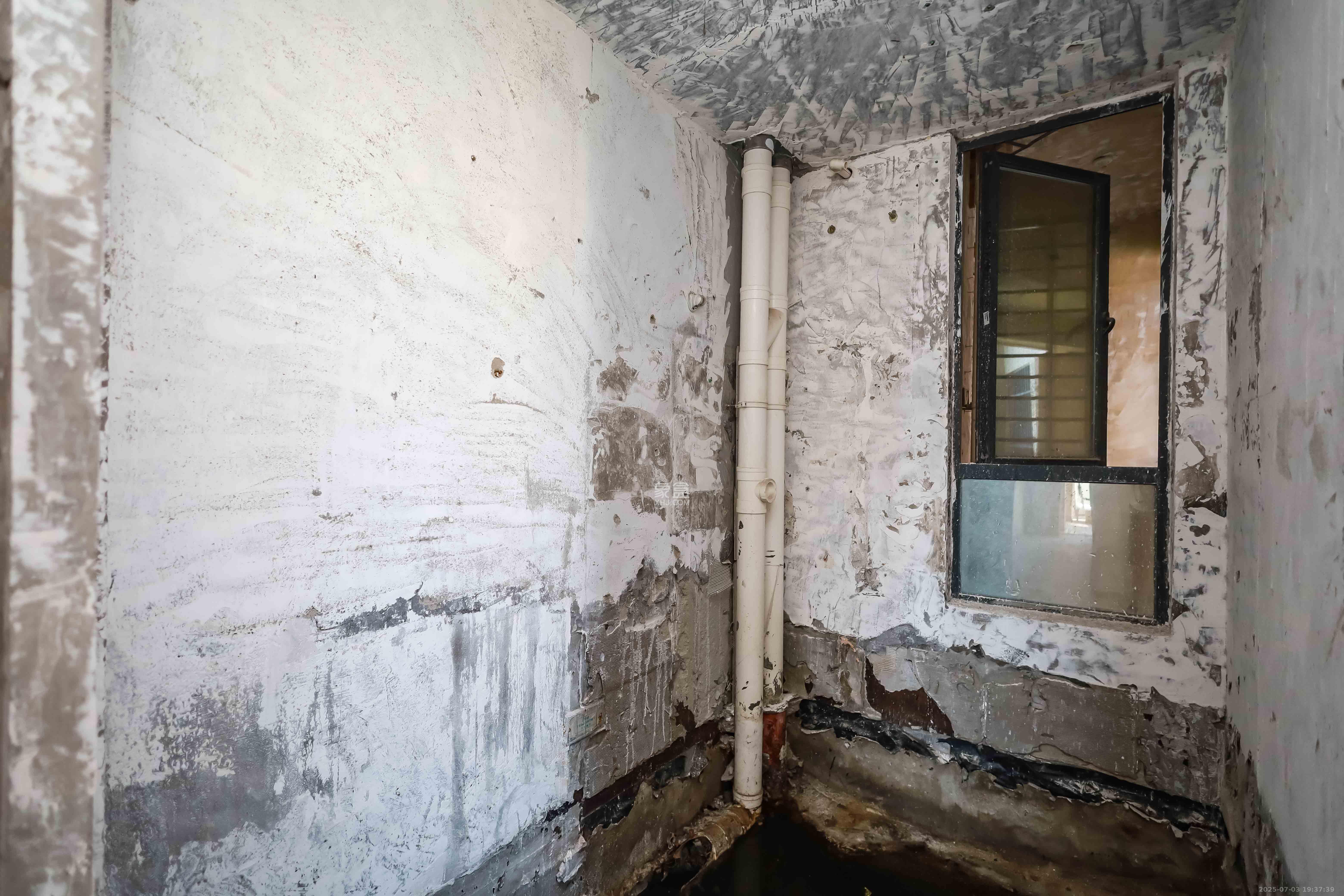 保利麓谷林语C区 3室2厅1卫 80.0万 保利麓谷林语C区 3室2厅1卫 80.0万卫生间