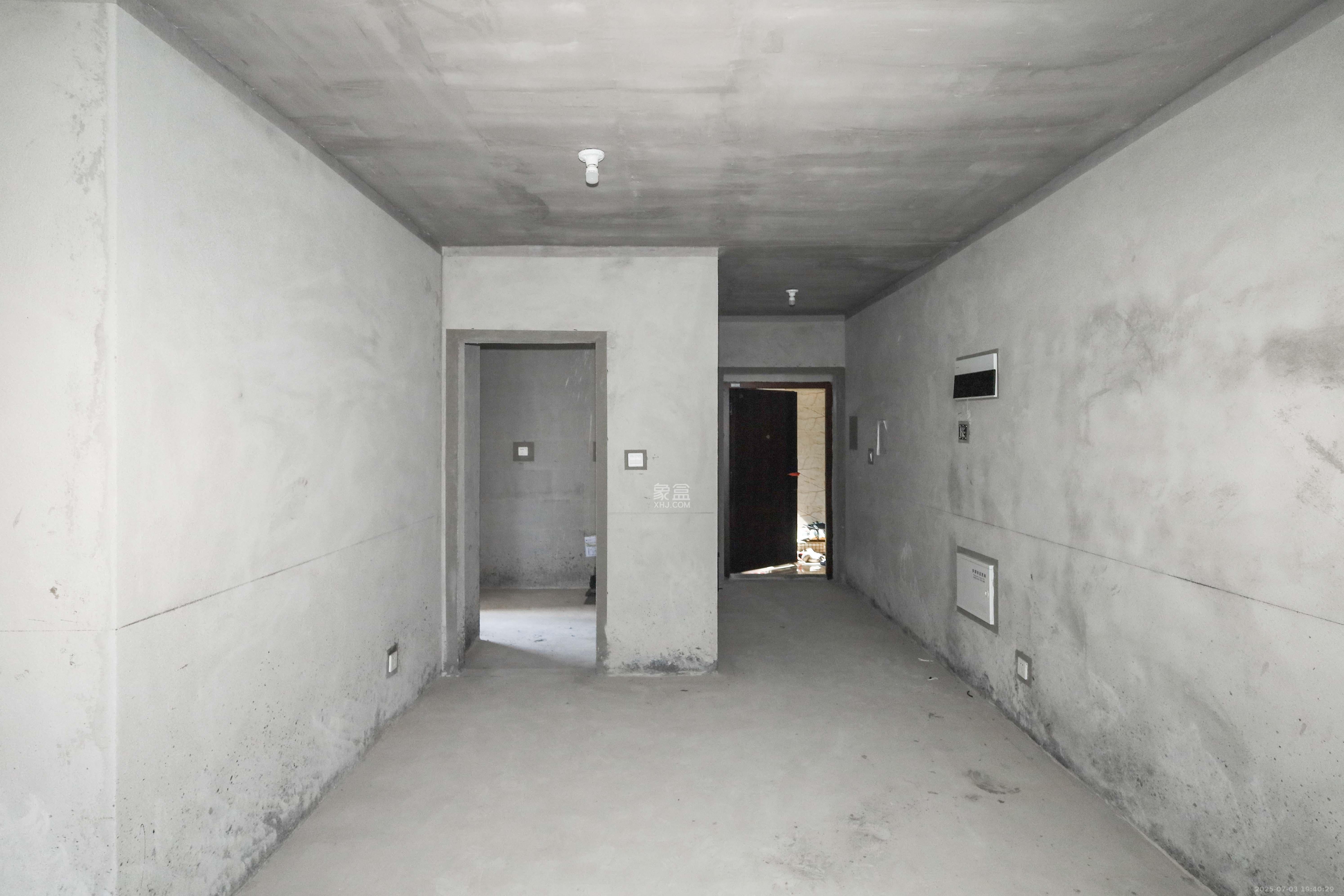 中国铁建梅溪青秀三期  4室2厅2卫   173.00万客厅