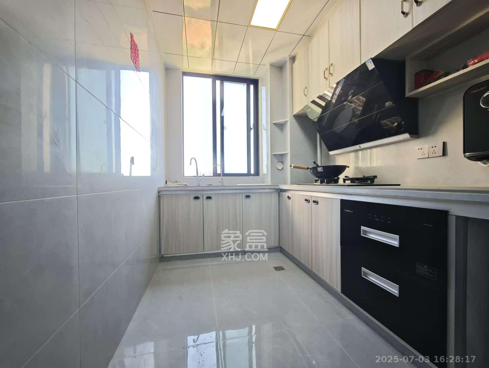 玺宇悦城国际 4室2厅2卫 69.8万 玺宇悦城国际 4室2厅2卫 69.8万客厅