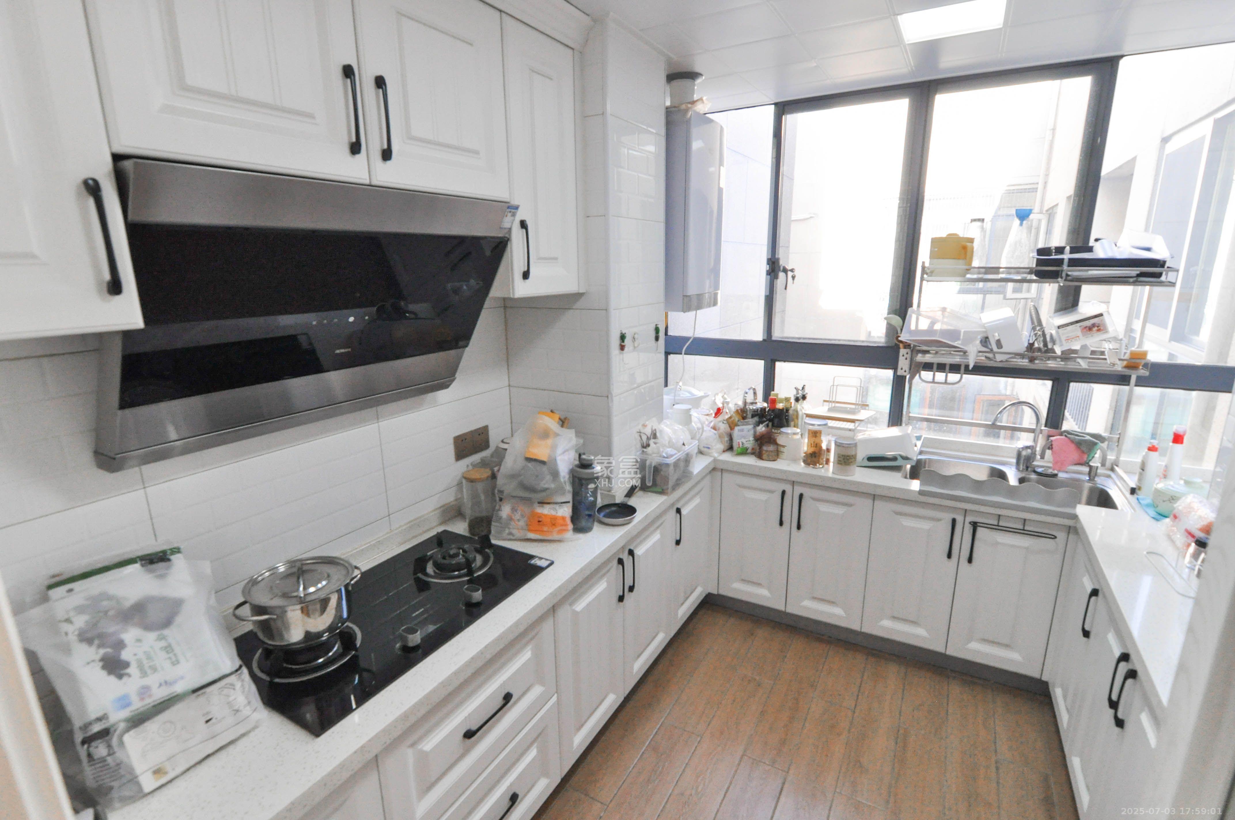 君康家园(梅溪湖七喜街) 3室2厅2卫 3500.0元/月 君康家园(梅溪湖七喜街) 3室2厅2卫 3500.0元/月室内图