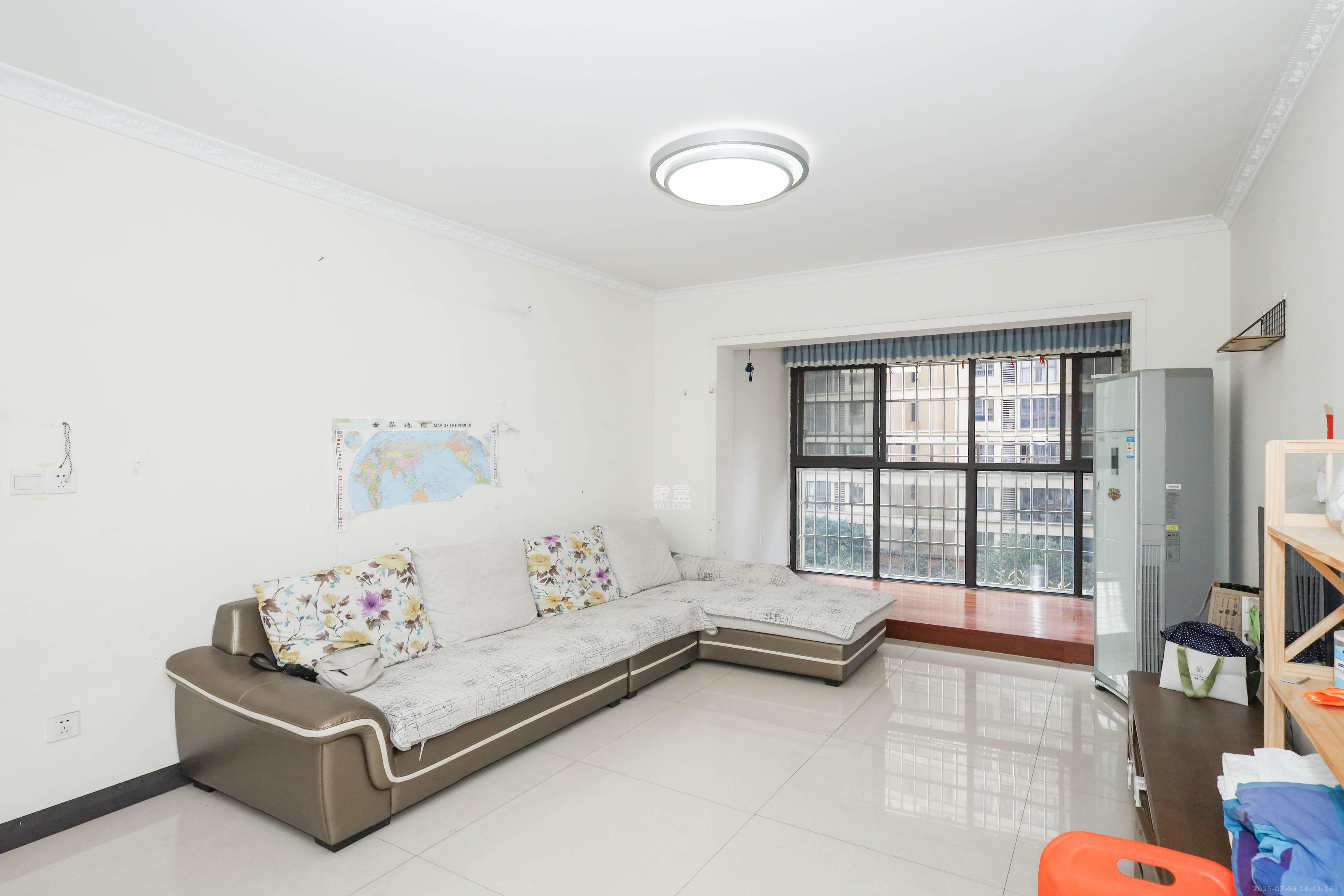 保利麓谷林语D区  3室2厅1卫    89.0万 保利麓谷林语D区  3室2厅1卫    89.0万客厅